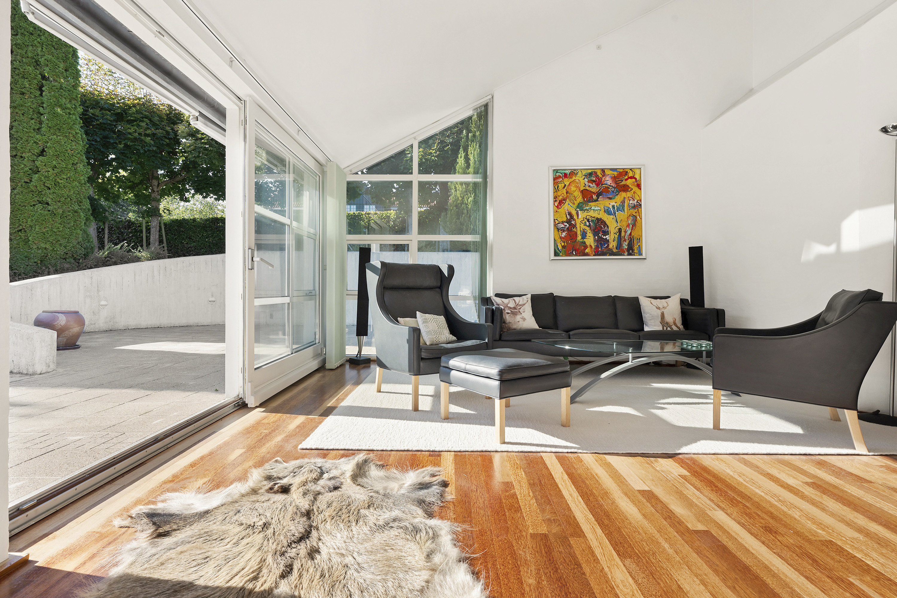 Fremhævet stue billede i fuldskærmstilstand. Billede af Rosenvej 18, Trørød, 2950 Vedbæk