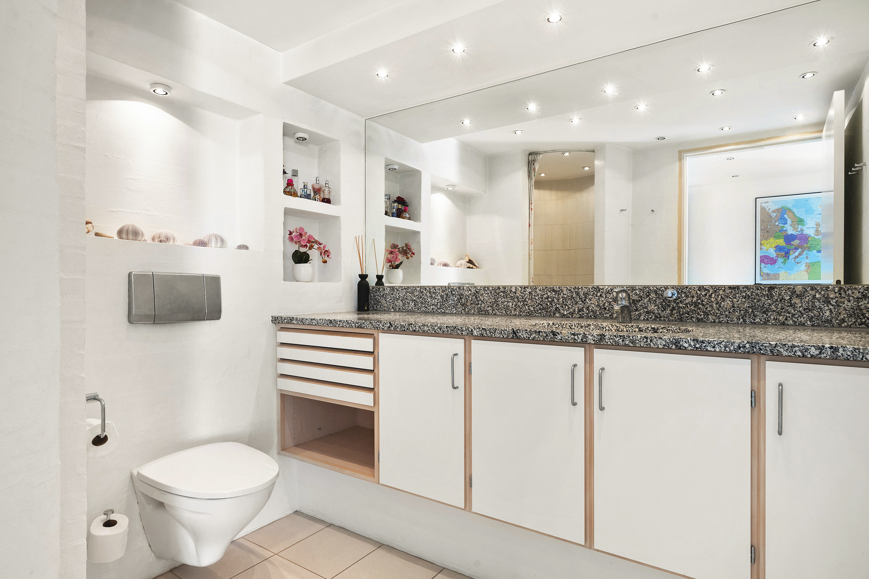 Fremhævet badeværelse billede i fuldskærmstilstand. Billede af Rosenvej 18, Trørød, 2950 Vedbæk