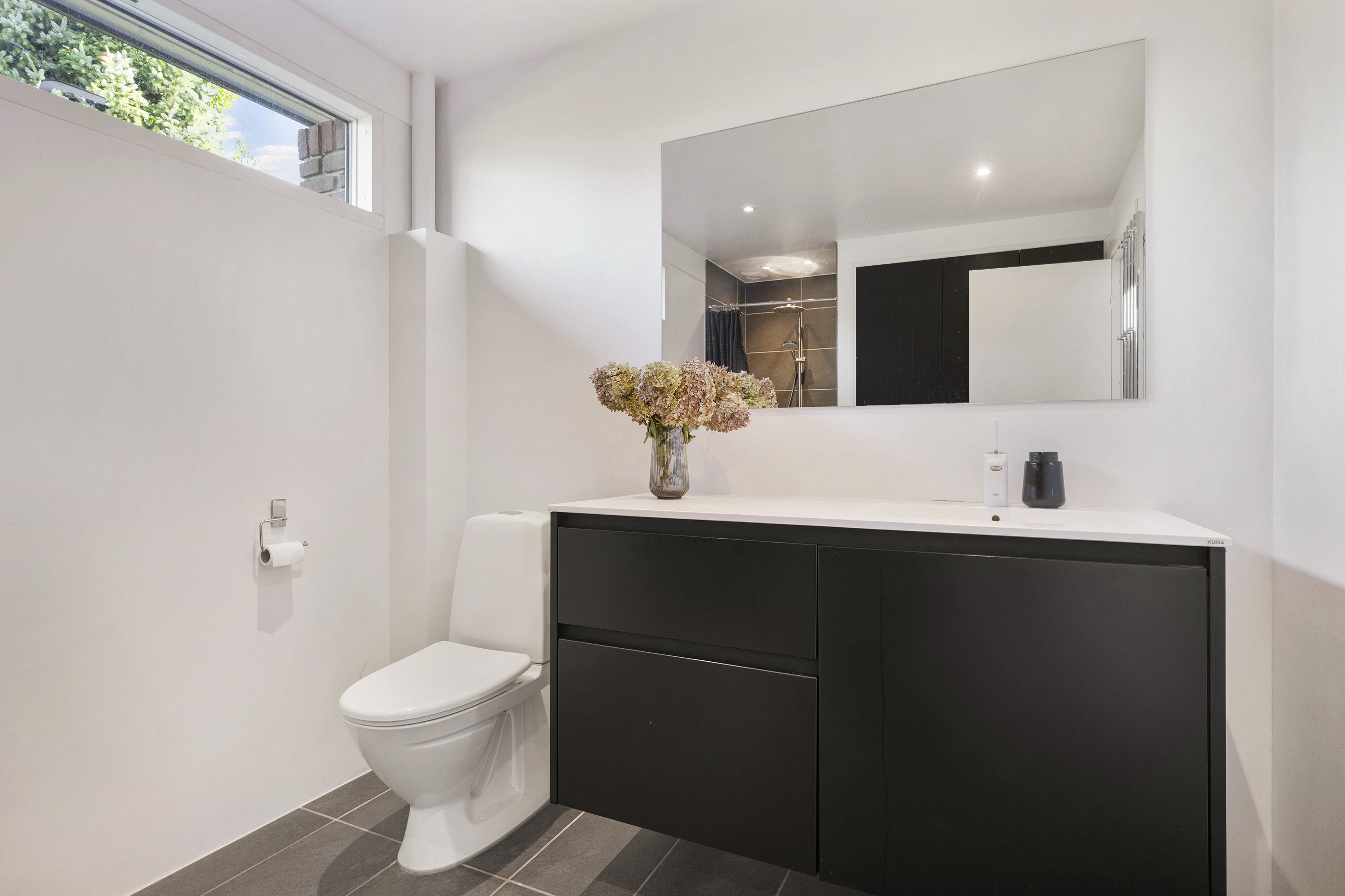 Fremhævet badeværelse billede i fuldskærmstilstand. Billede af Ørnebakken 21, Gl Holte, 2840 Holte