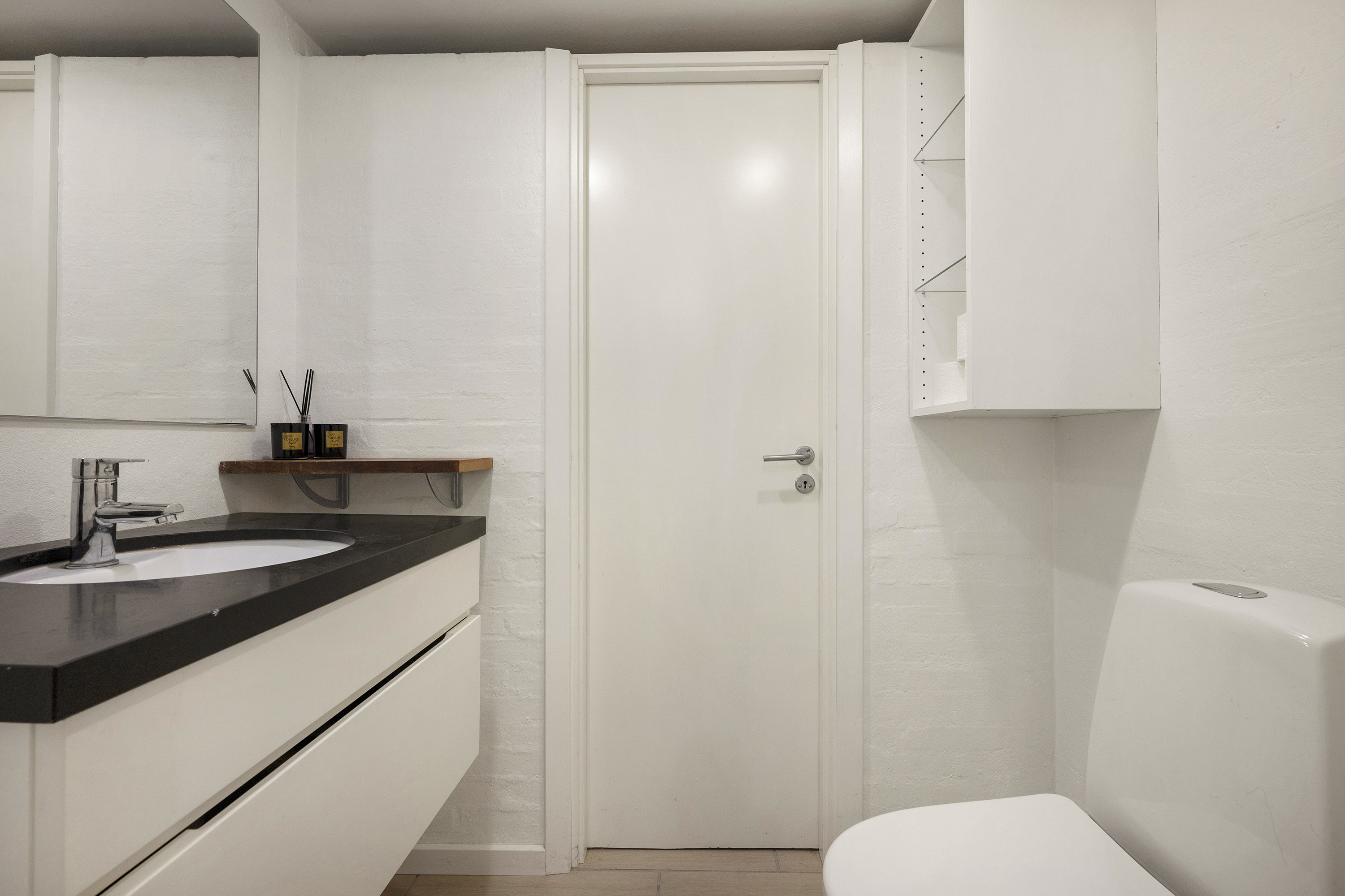 Fremhævet toilet billede i fuldskærmstilstand. Billede af Ørnebakken 21, Gl Holte, 2840 Holte