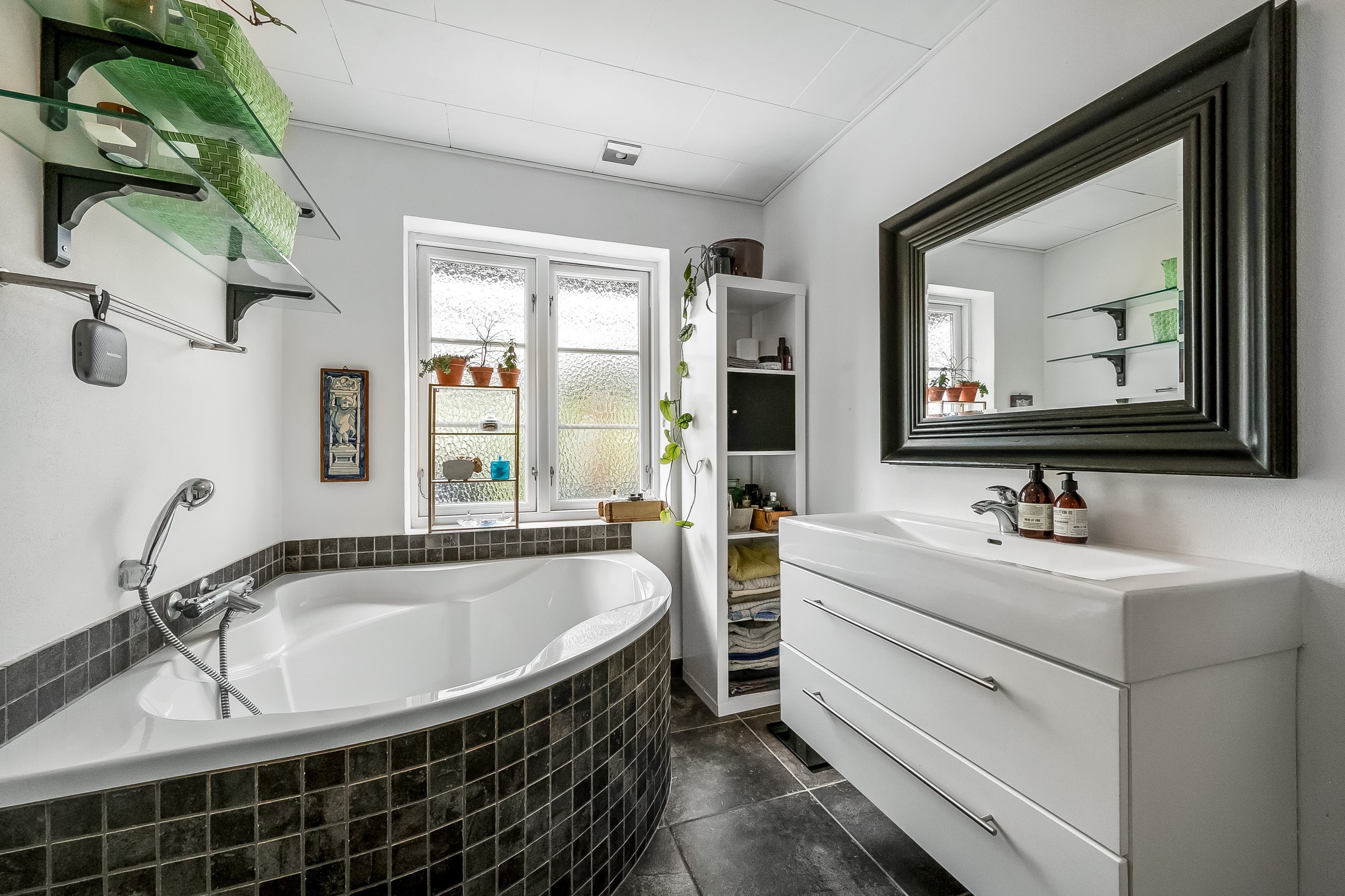 Fremhævet badeværelse billede i fuldskærmstilstand. Billede af Åglimt 6, Rækker Mølle, 6900 Skjern