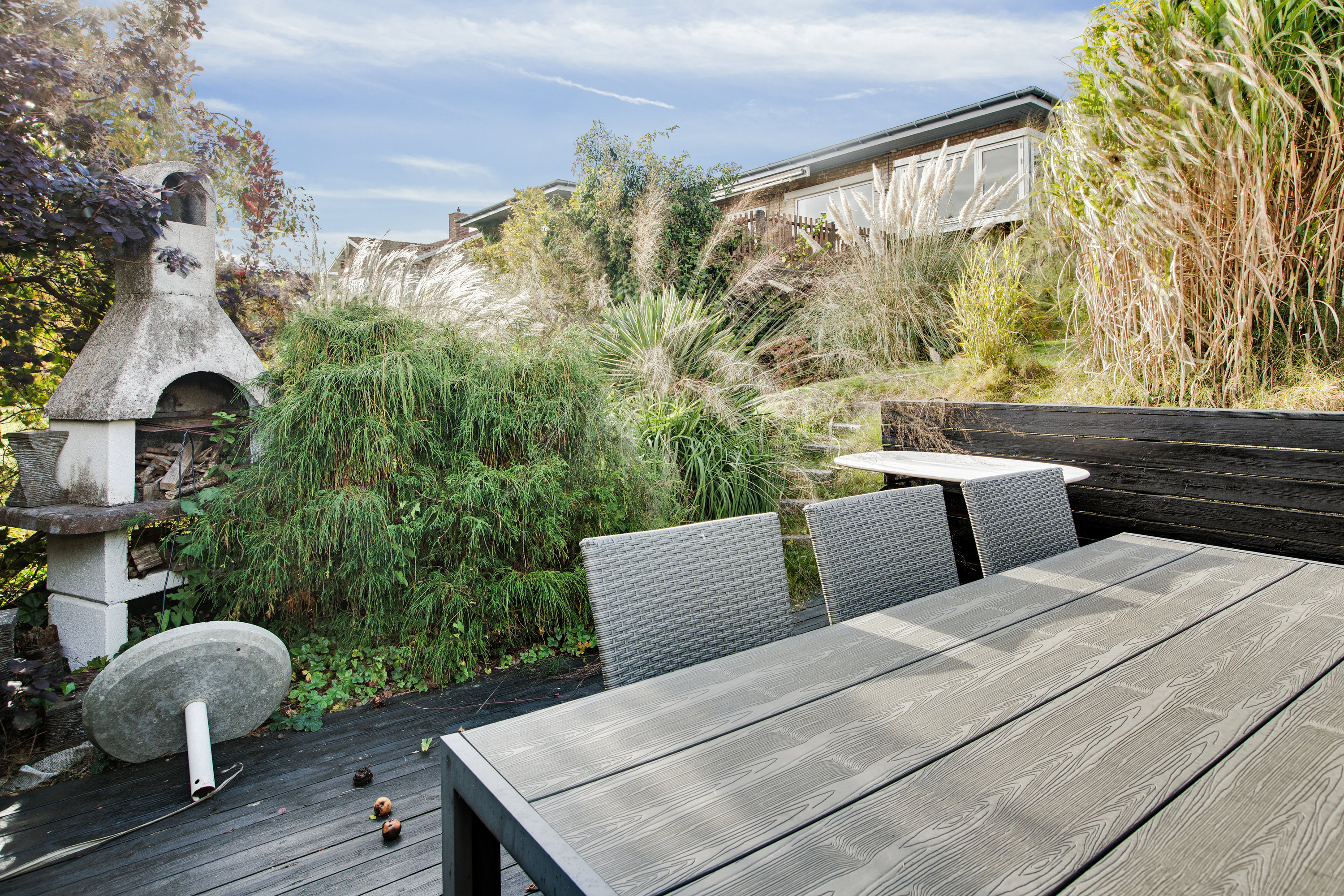 Fremhævet terrasse/have billede i fuldskærmstilstand. Billede af Højvænget 1, 3000 Helsingør