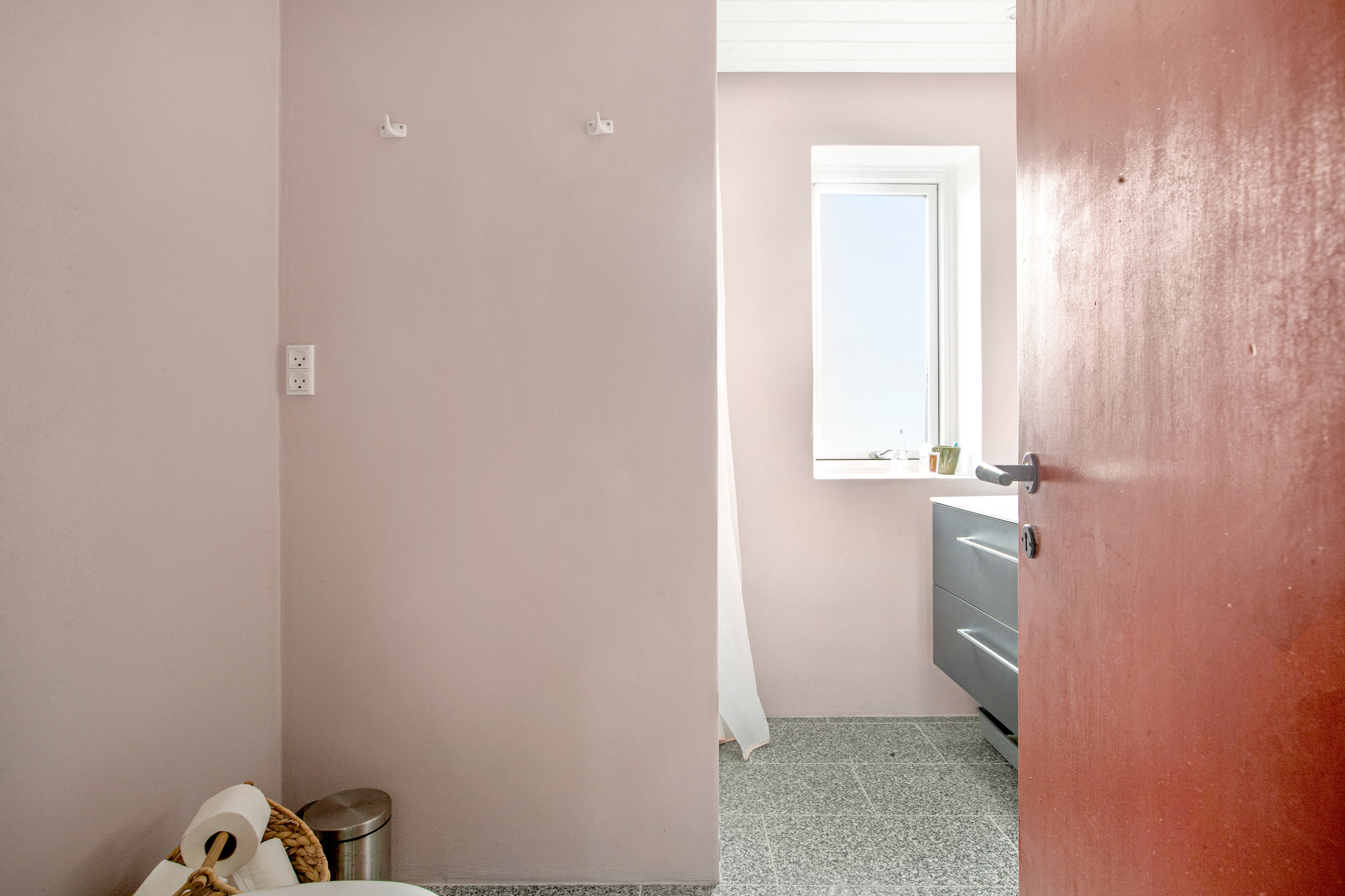 Fremhævet badeværelse billede i fuldskærmstilstand. Billede af Højvænget 1, 3000 Helsingør