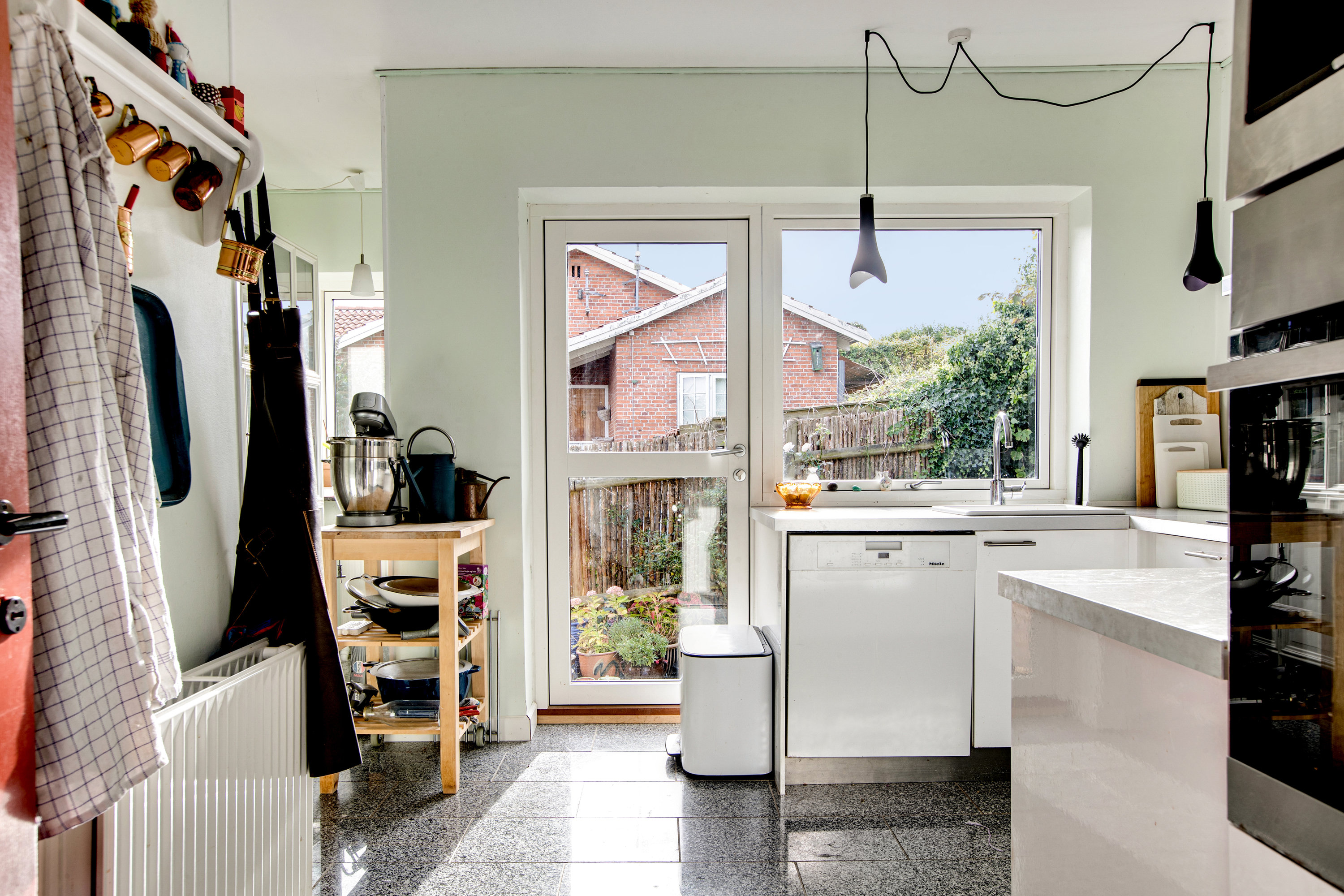 Fremhævet køkken billede i fuldskærmstilstand. Billede af Højvænget 1, 3000 Helsingør