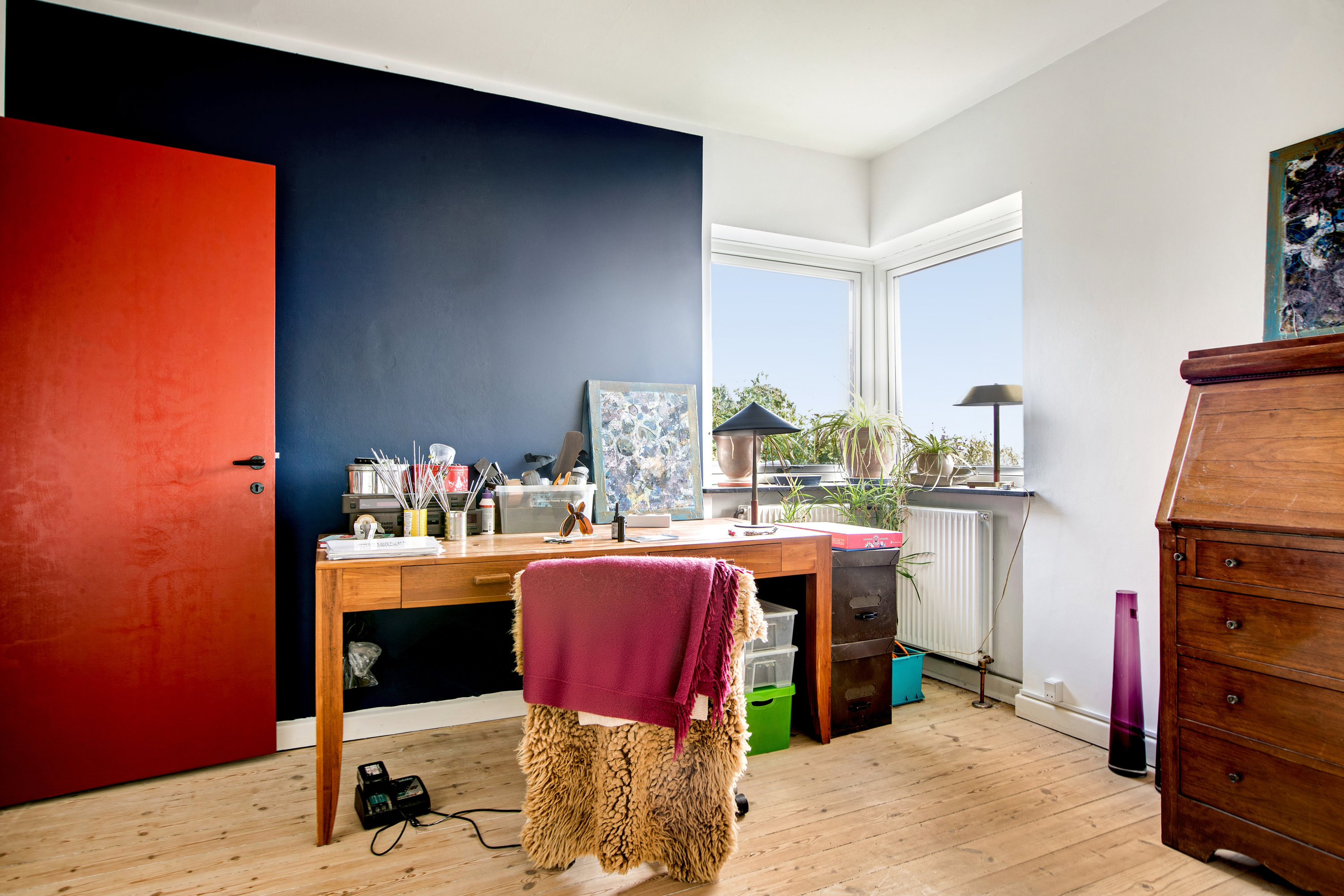 Fremhævet stue billede i fuldskærmstilstand. Billede af Højvænget 1, 3000 Helsingør