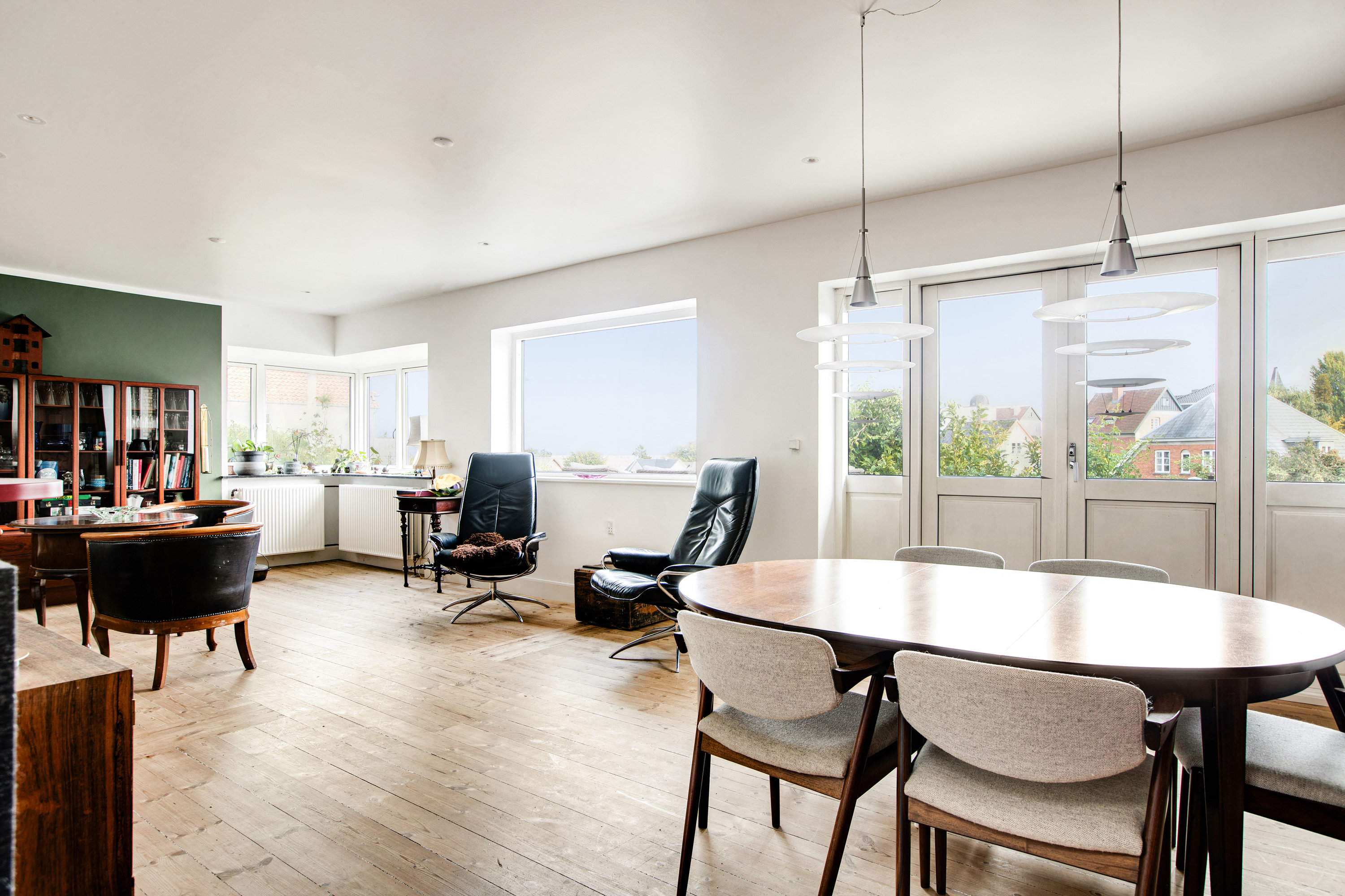 Fremhævet stue billede i fuldskærmstilstand. Billede af Højvænget 1, 3000 Helsingør