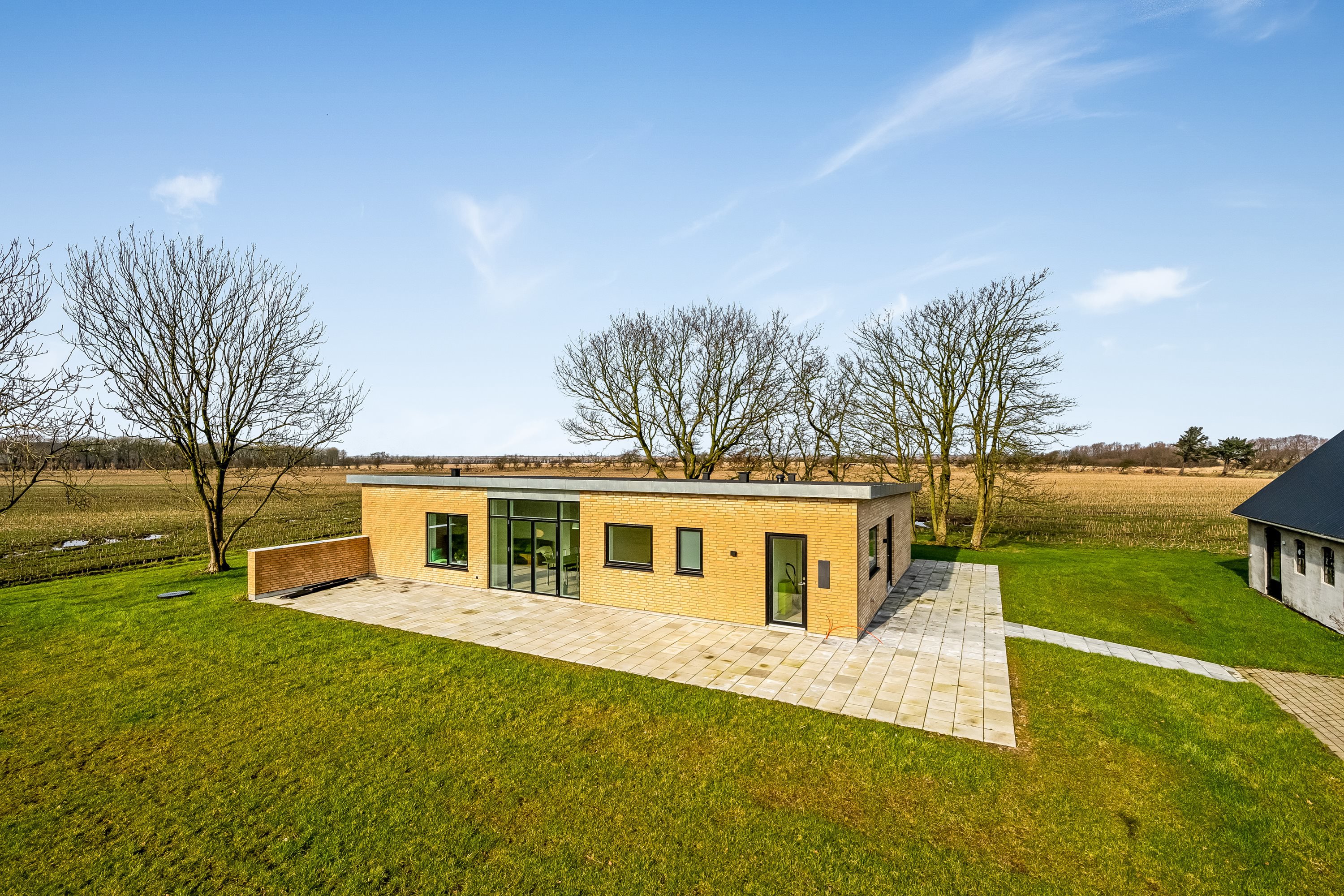 Fremhævet facade billede i fuldskærmstilstand. Billede af Tarmvej 94, Lønborg, 6880 Tarm