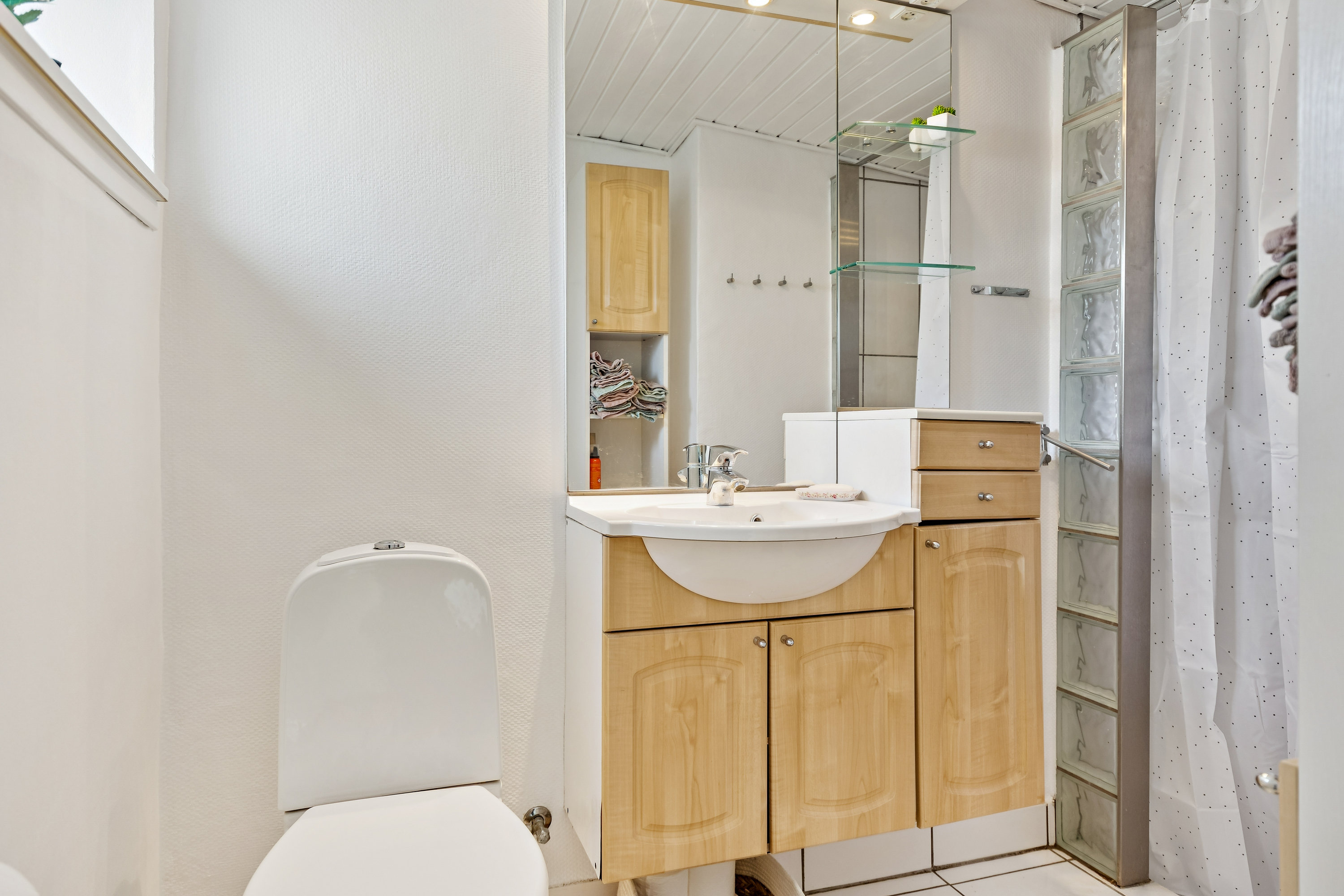 Fremhævet badeværelse billede i fuldskærmstilstand. Billede af Nyvej 23, 4440 Mørkøv