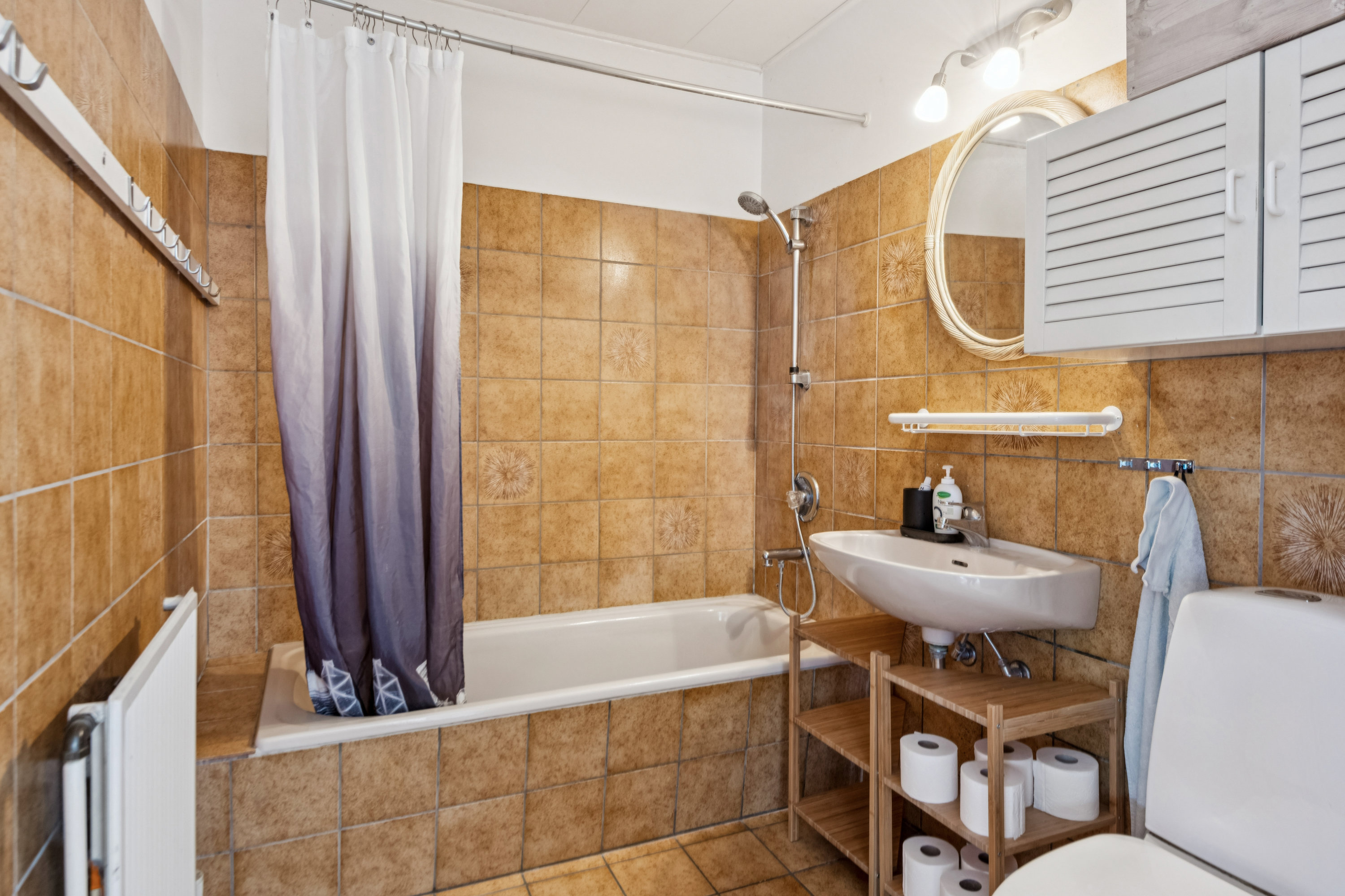 Fremhævet badeværelse billede i fuldskærmstilstand. Billede af Toppen 26, 9260 Gistrup