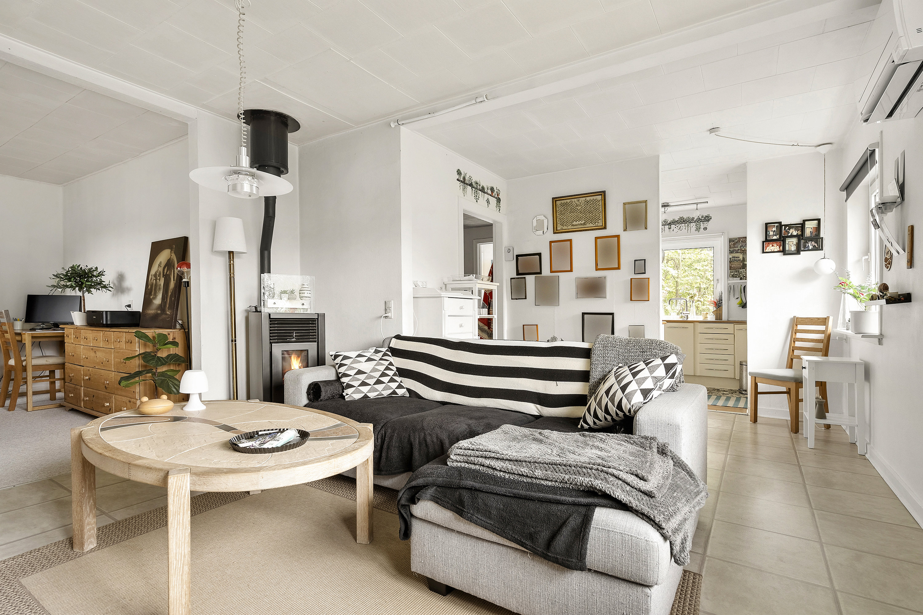 Fremhævet stue billede i fuldskærmstilstand. Billede af Hostrupvej 12, Hostrup, 6710 Esbjerg V