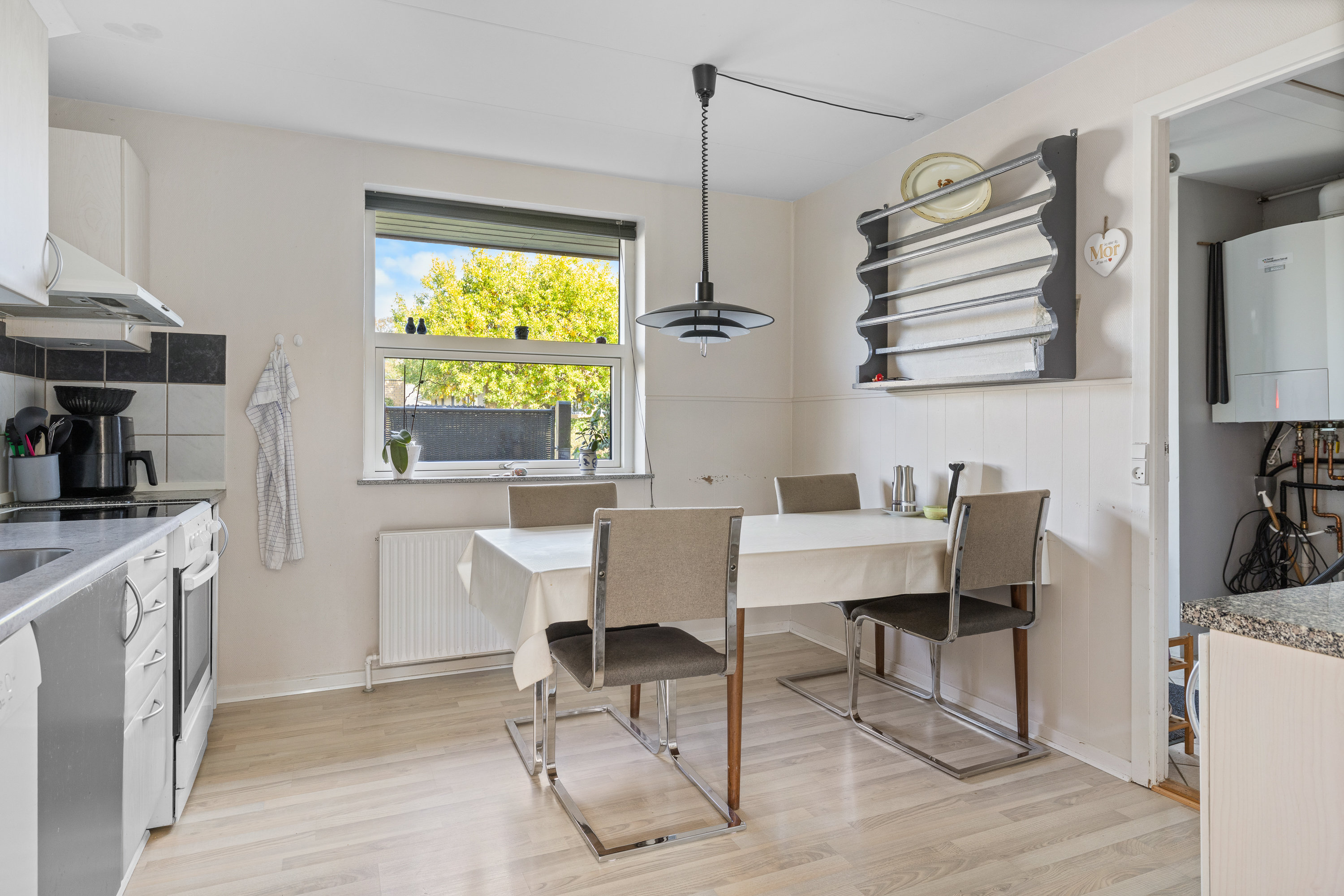 Fremhævet stue billede i fuldskærmstilstand. Billede af Lindegårdsvej 17, 5642 Millinge