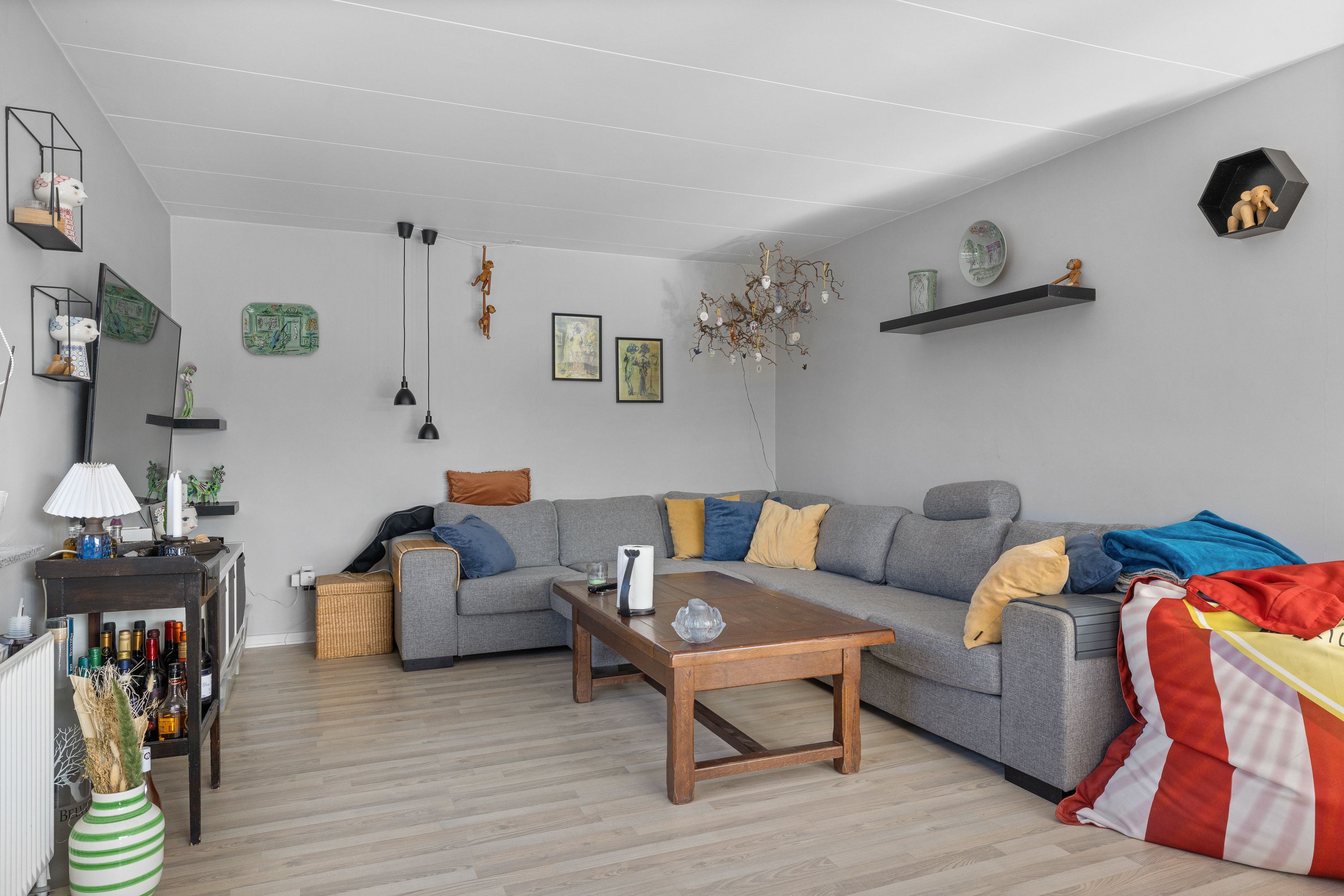 Fremhævet stue billede i fuldskærmstilstand. Billede af Lindegårdsvej 17, 5642 Millinge