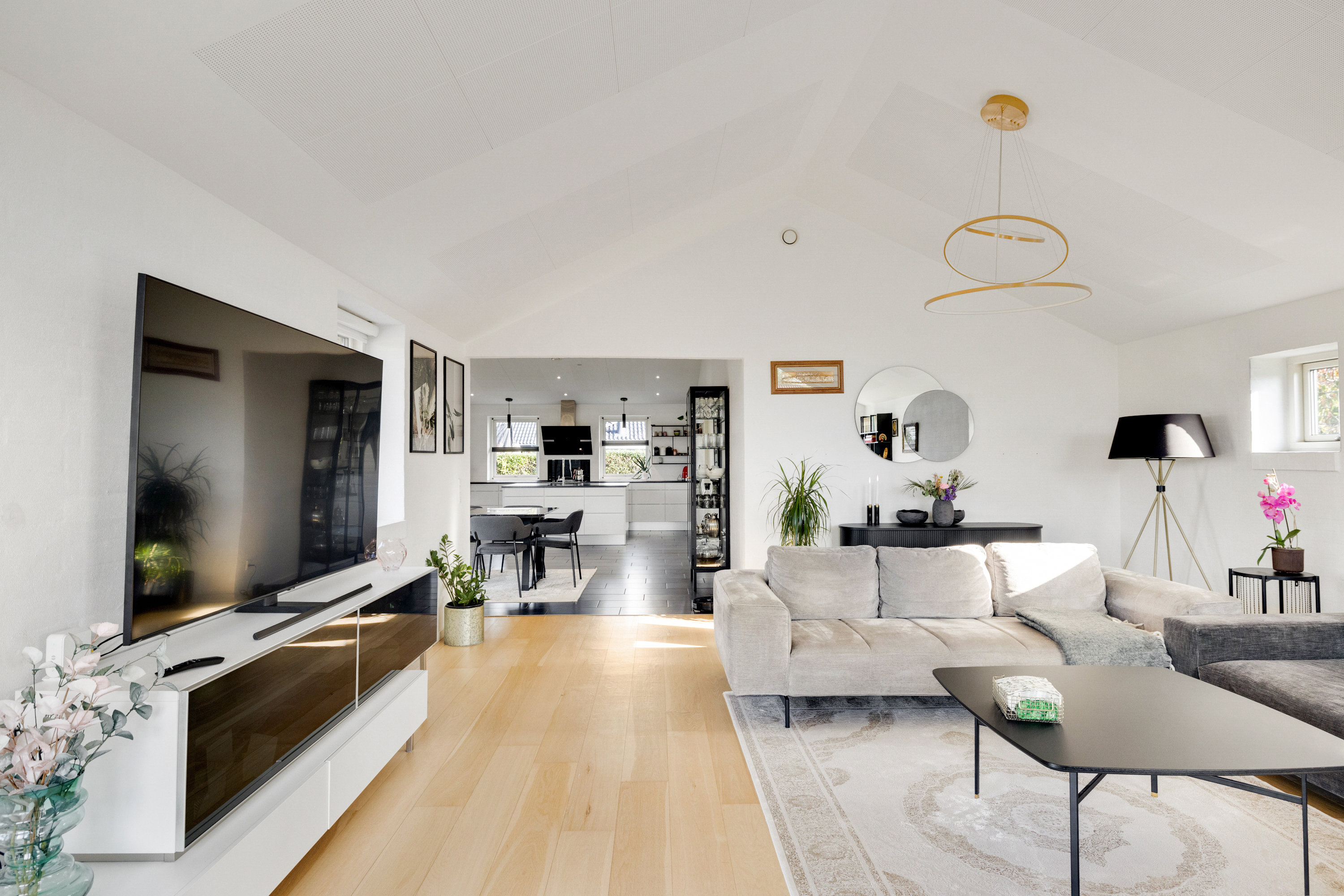 Fremhævet  billede i fuldskærmstilstand. Billede af Blomstervænget 2, 8381 Tilst