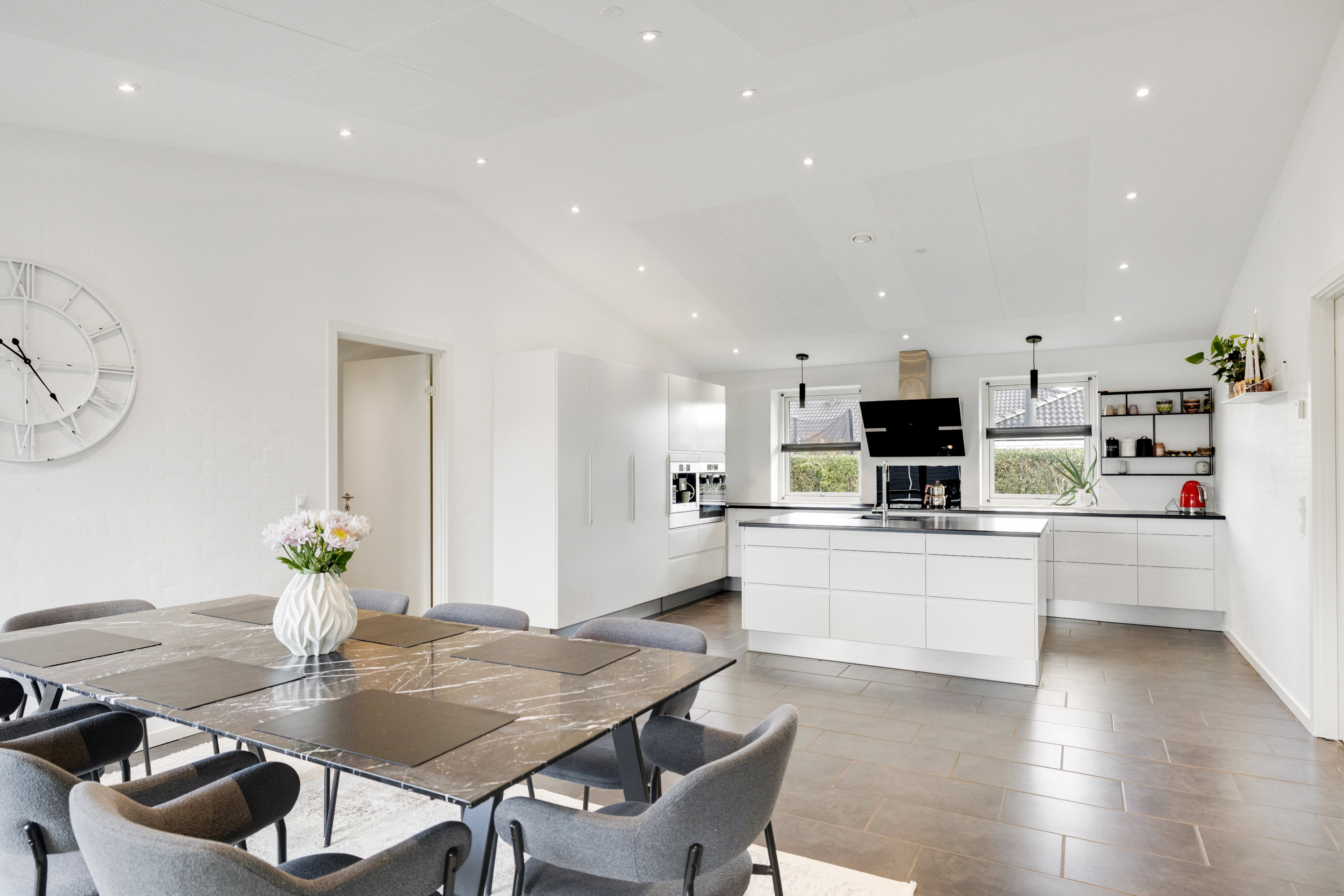 Fremhævet  billede i fuldskærmstilstand. Billede af Blomstervænget 2, 8381 Tilst