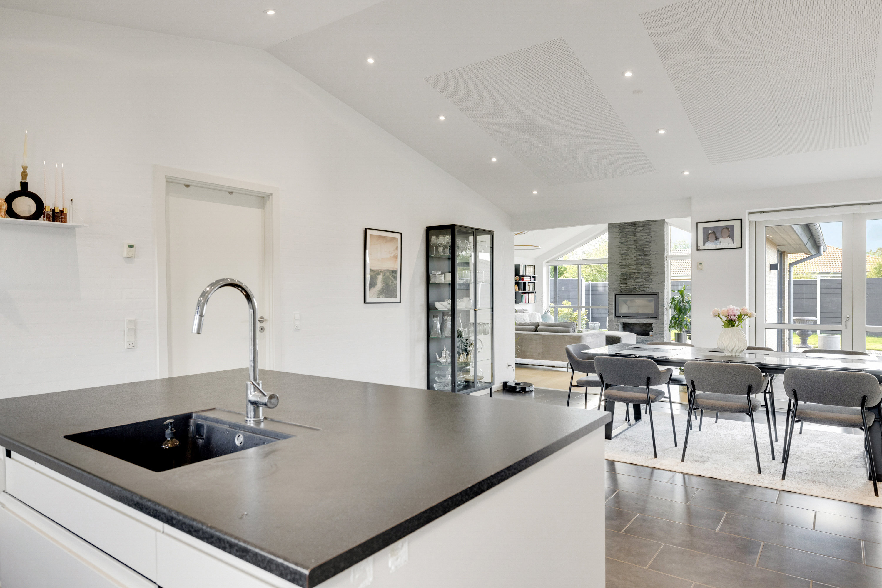 Fremhævet  billede i fuldskærmstilstand. Billede af Blomstervænget 2, 8381 Tilst