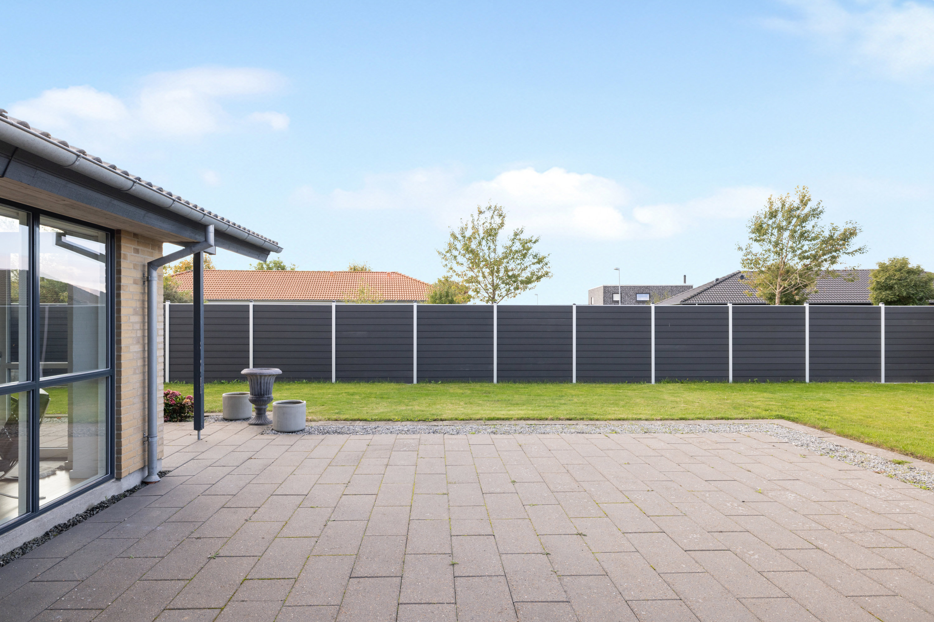 Fremhævet  billede i fuldskærmstilstand. Billede af Blomstervænget 2, 8381 Tilst