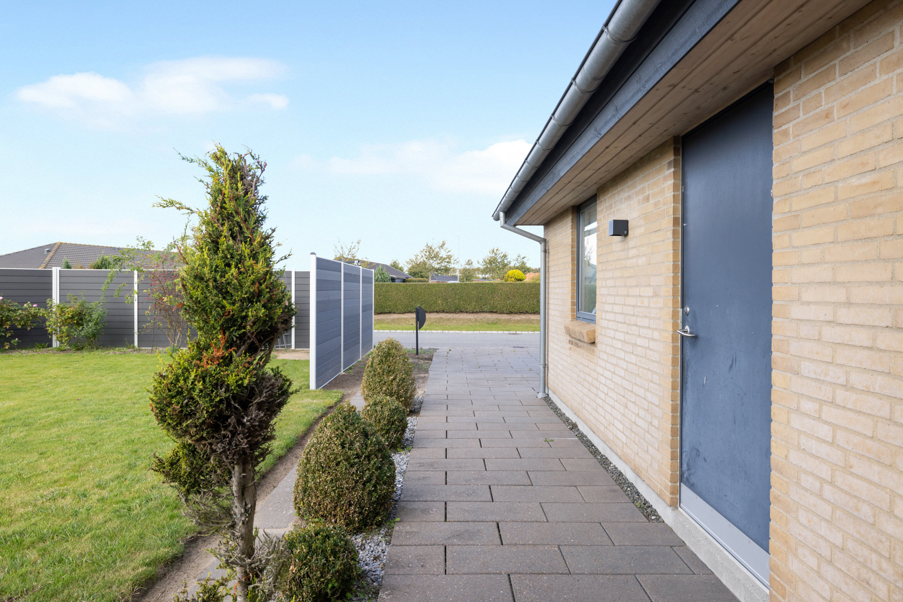 Fremhævet  billede i fuldskærmstilstand. Billede af Blomstervænget 2, 8381 Tilst