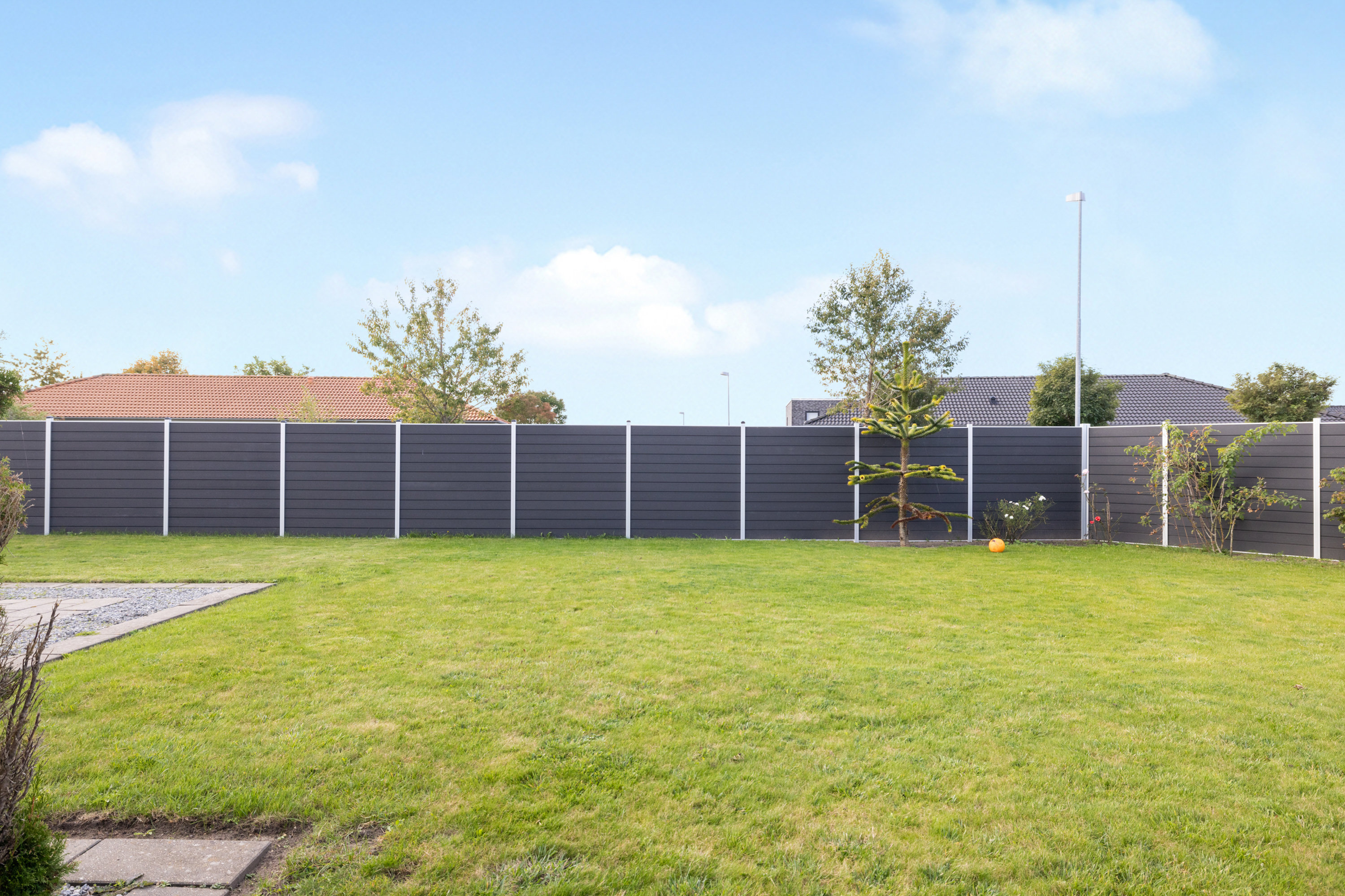 Fremhævet  billede i fuldskærmstilstand. Billede af Blomstervænget 2, 8381 Tilst