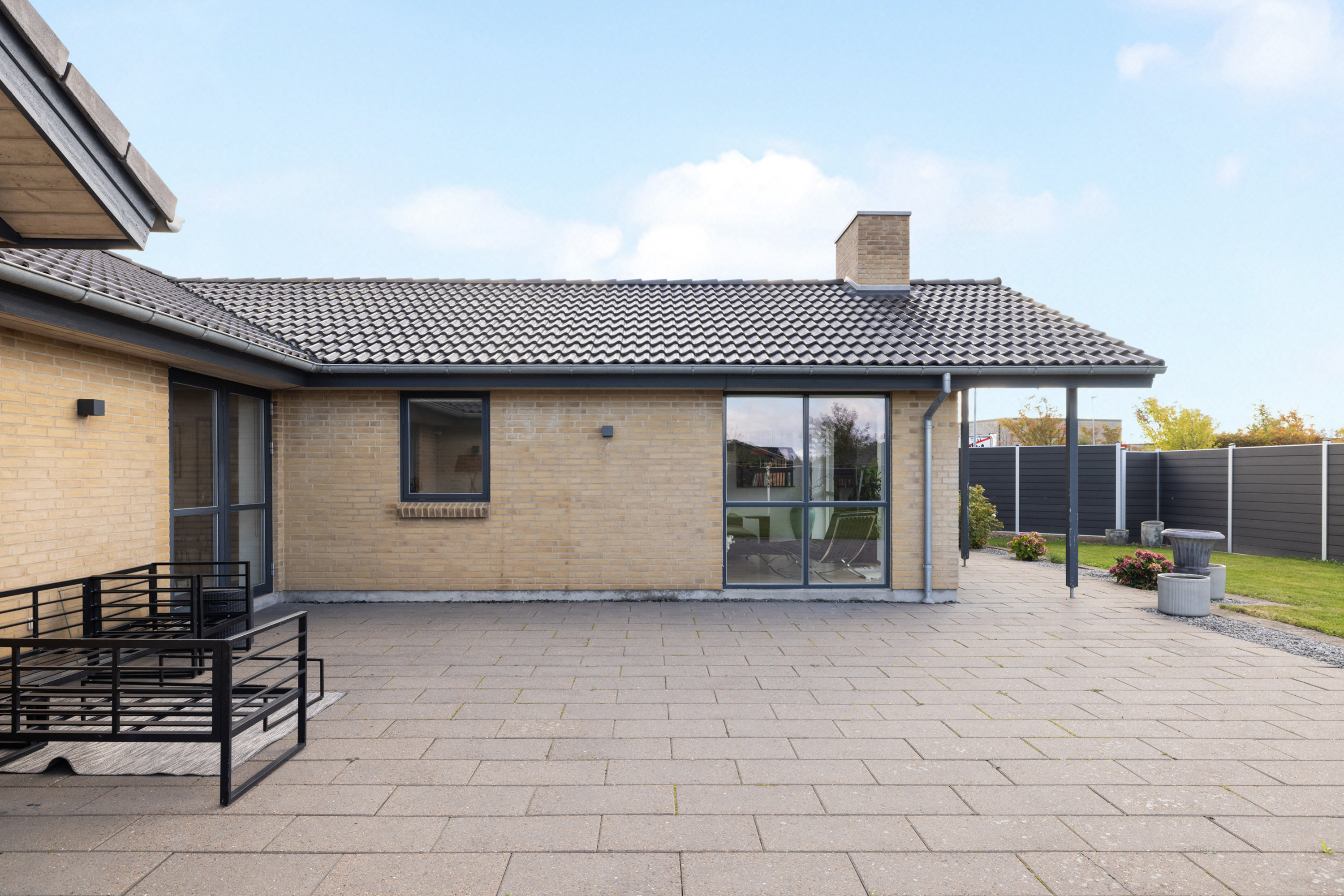 Fremhævet  billede i fuldskærmstilstand. Billede af Blomstervænget 2, 8381 Tilst