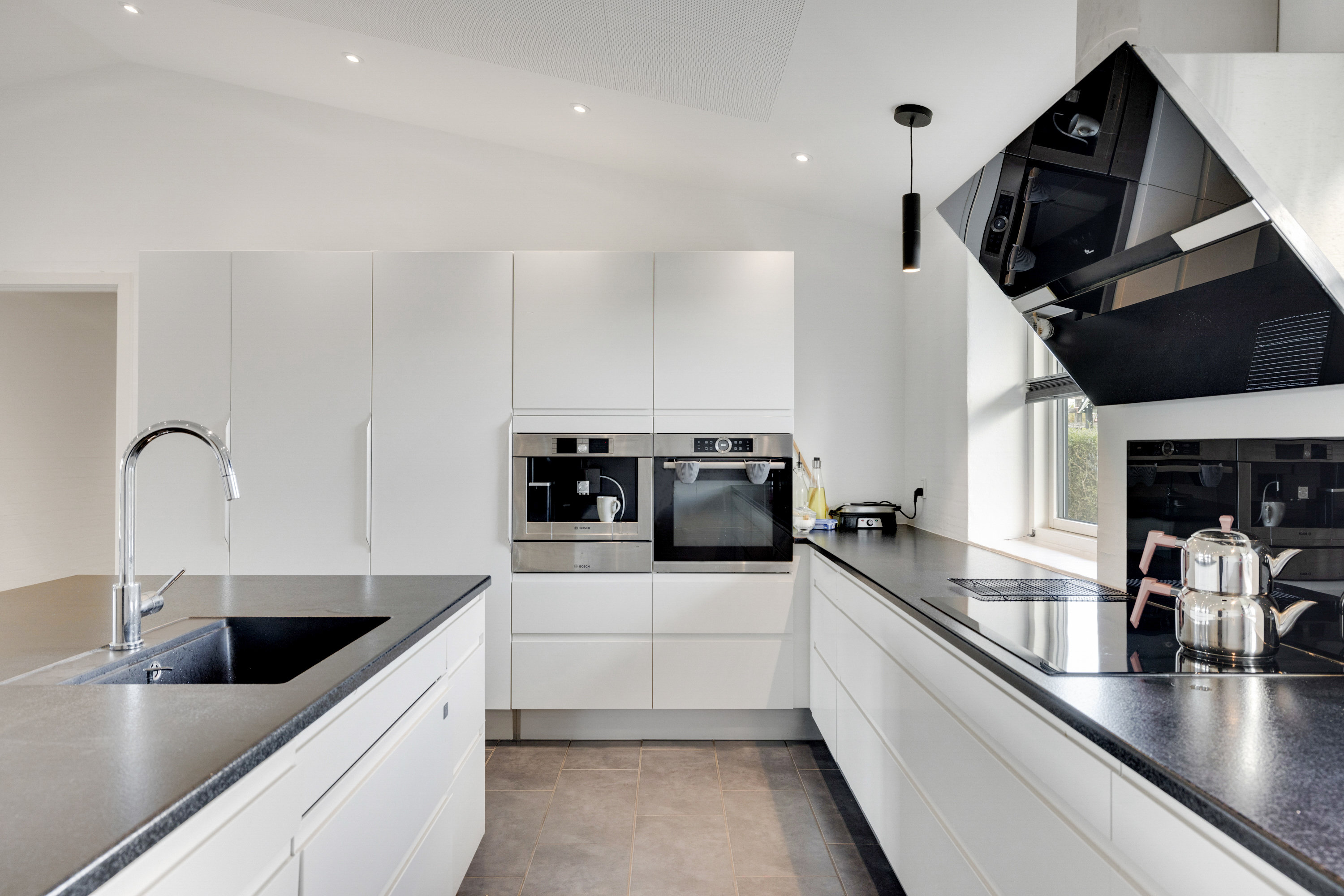 Miniaturebillede 1: . Billede af Blomstervænget 2, 8381 Tilst