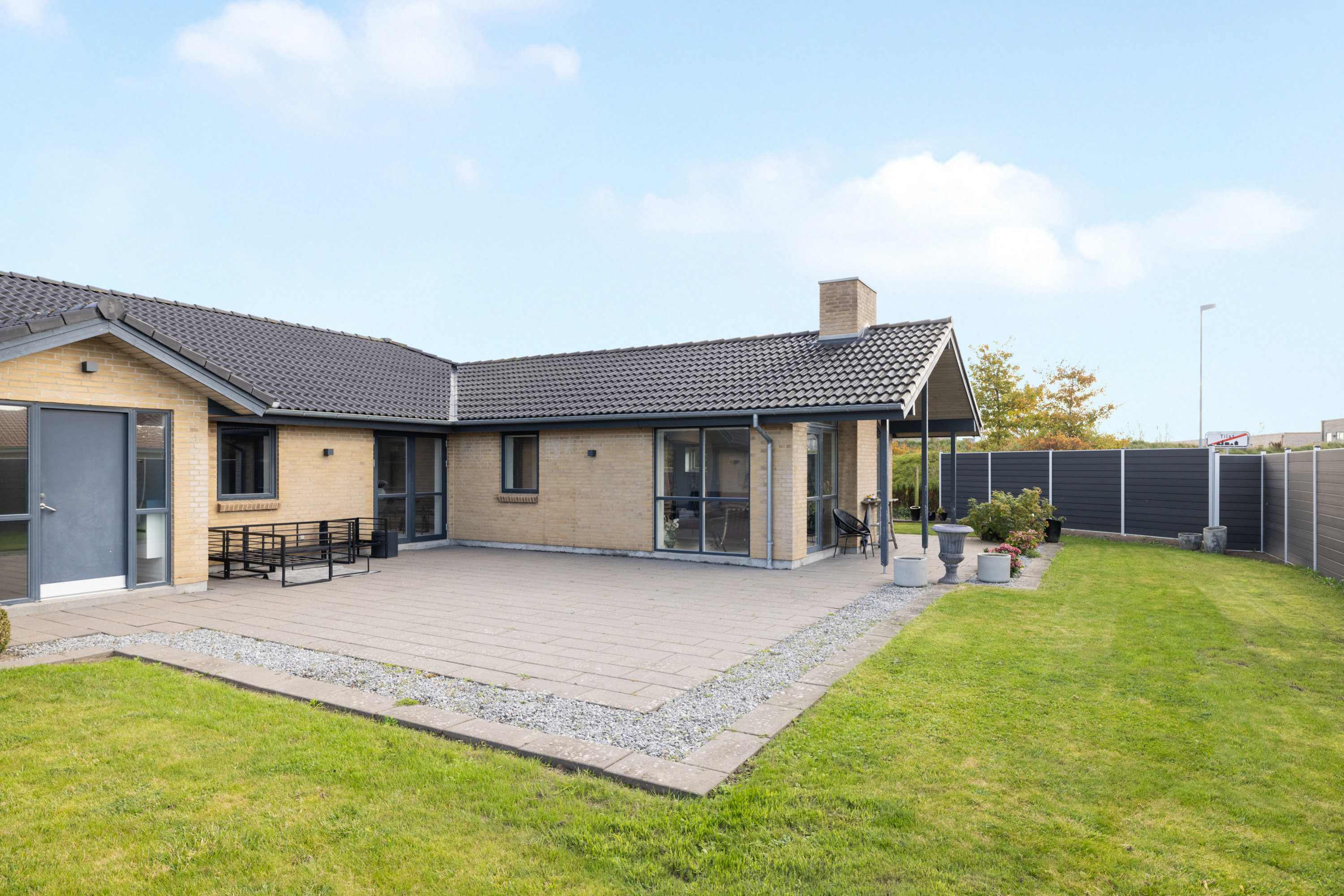 Fremhævet  billede i fuldskærmstilstand. Billede af Blomstervænget 2, 8381 Tilst