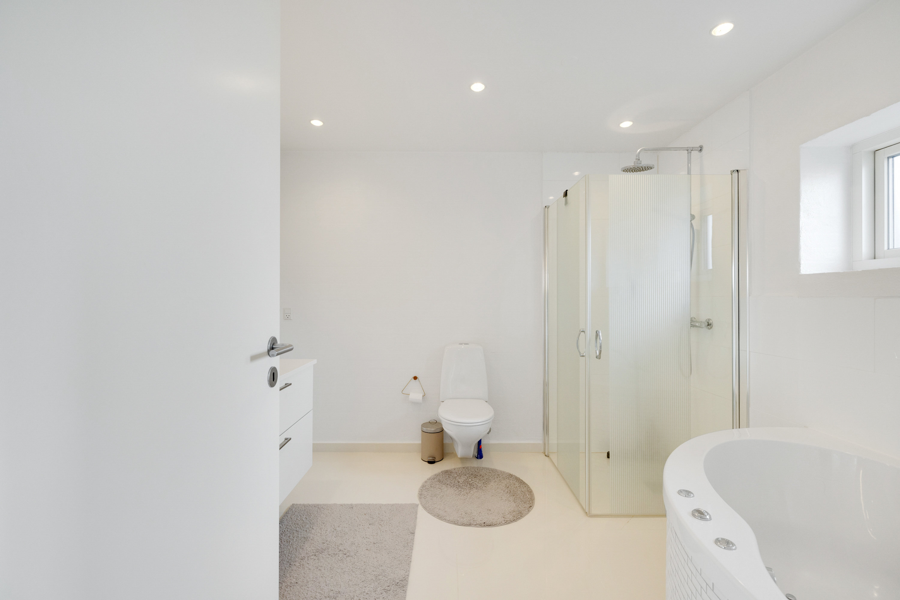 Fremhævet  billede i fuldskærmstilstand. Billede af Blomstervænget 2, 8381 Tilst