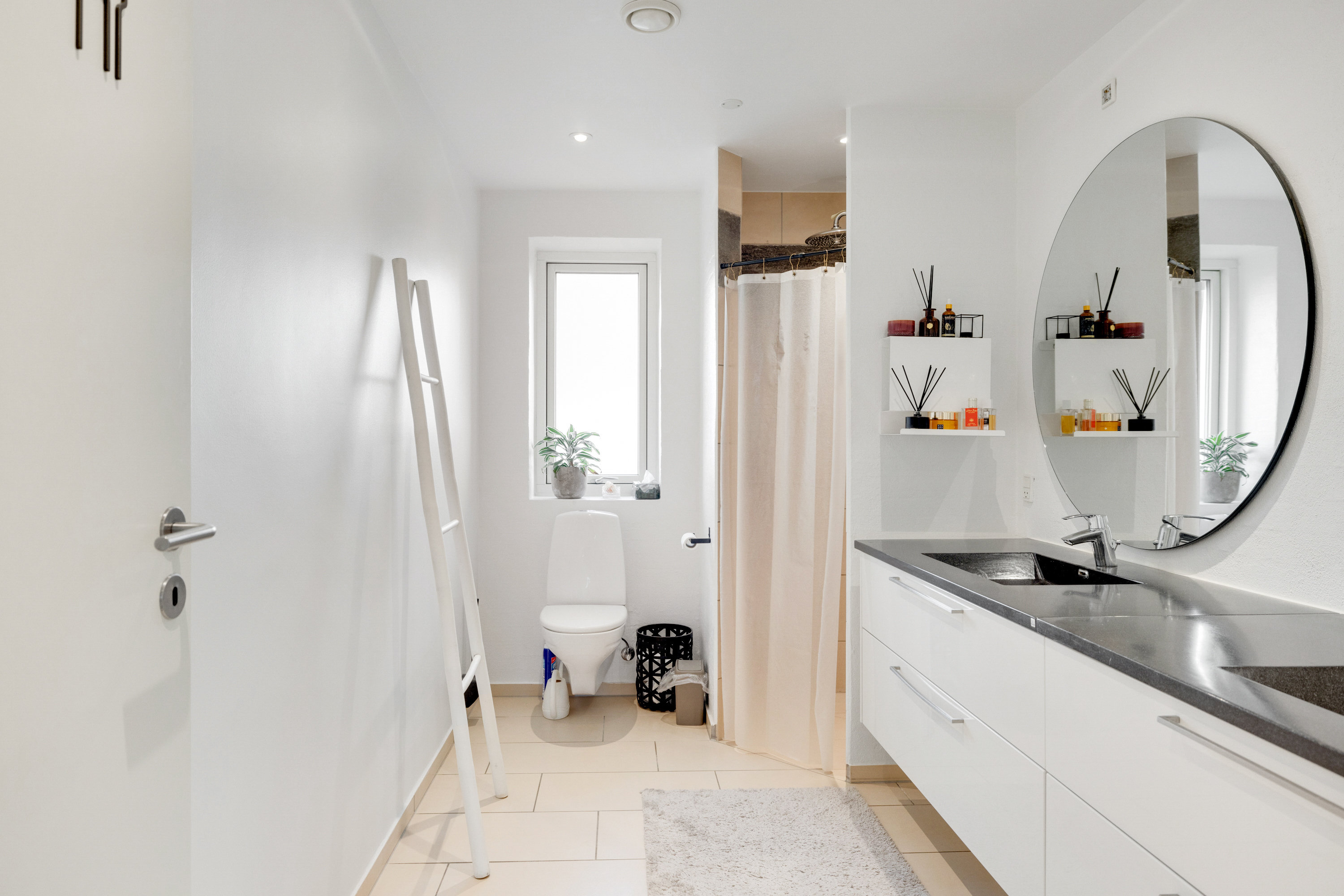 Fremhævet  billede i fuldskærmstilstand. Billede af Blomstervænget 2, 8381 Tilst