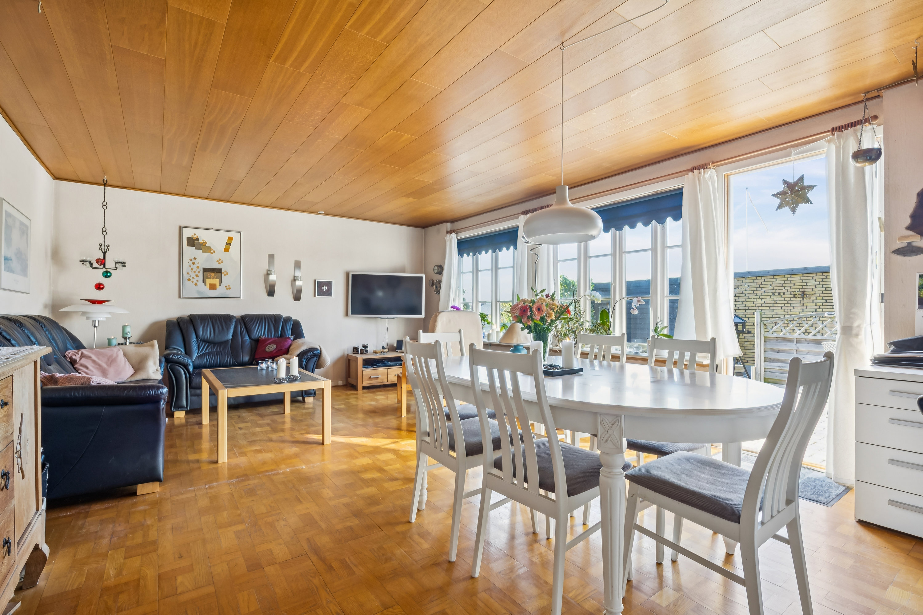 Fremhævet stue billede i fuldskærmstilstand. Billede af Kornvænget 8, 4673 Rødvig Stevns