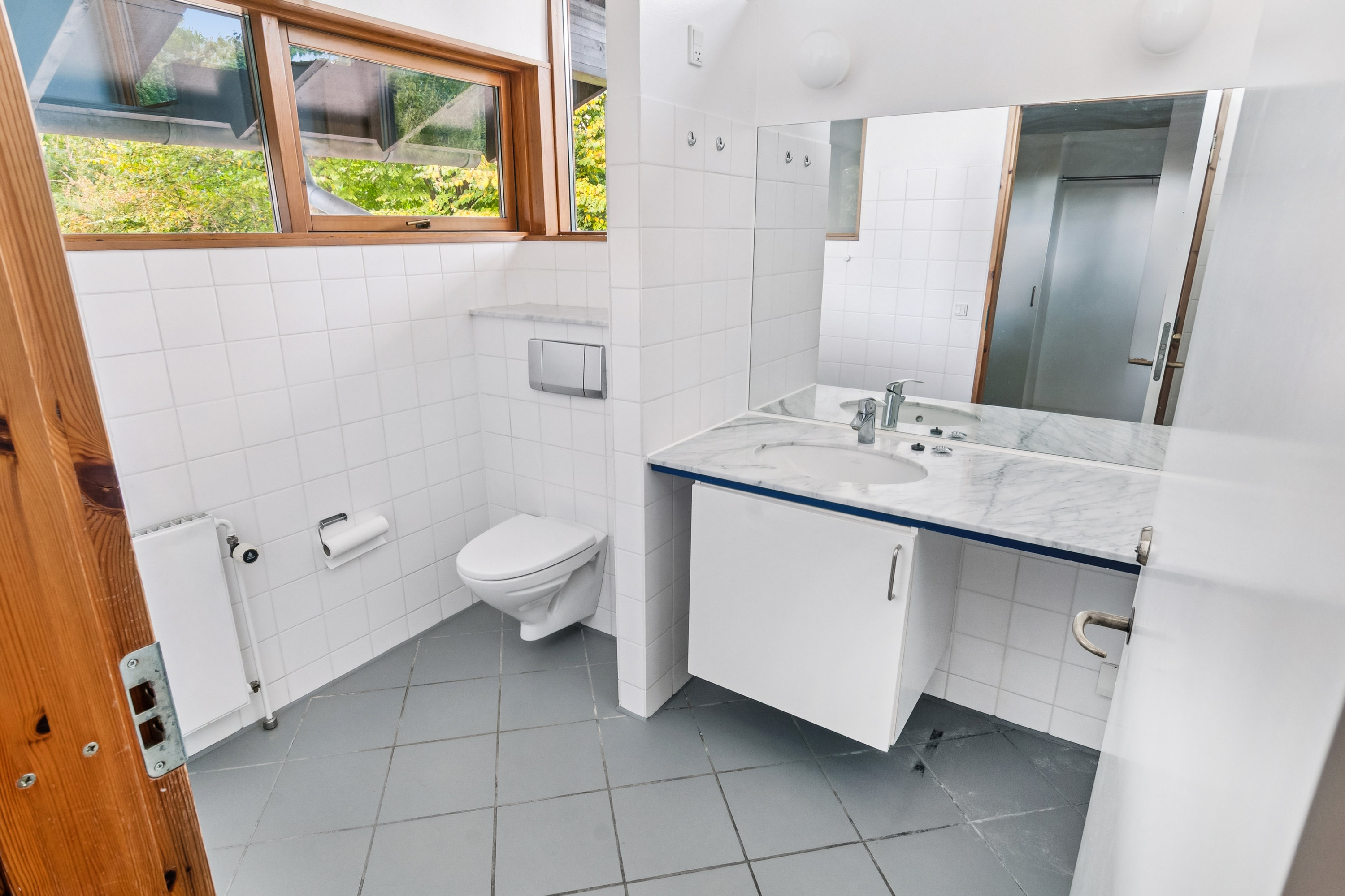 Fremhævet badeværelse billede i fuldskærmstilstand. Billede af Dianas Have 32, 2970 Hørsholm