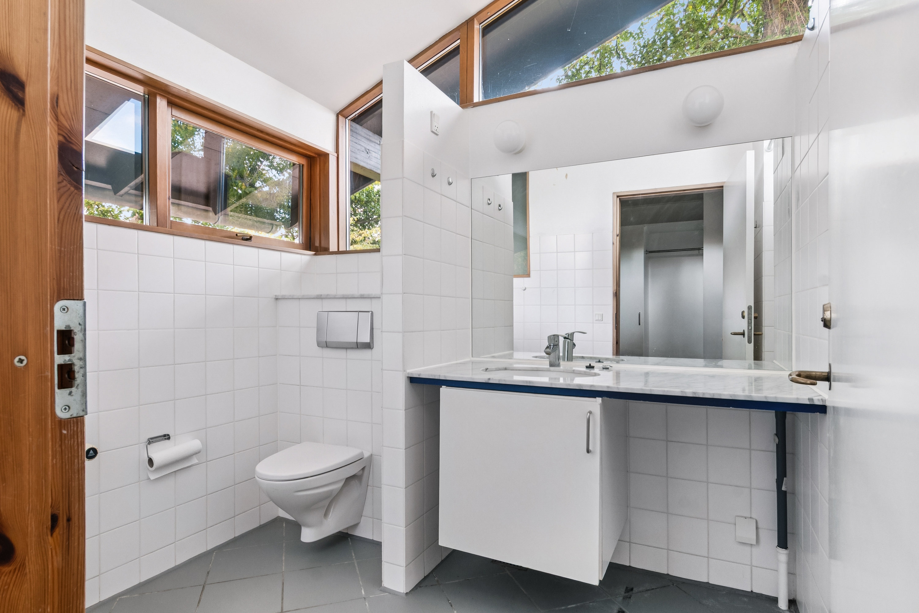 Fremhævet badeværelse billede i fuldskærmstilstand. Billede af Dianas Have 32, 2970 Hørsholm