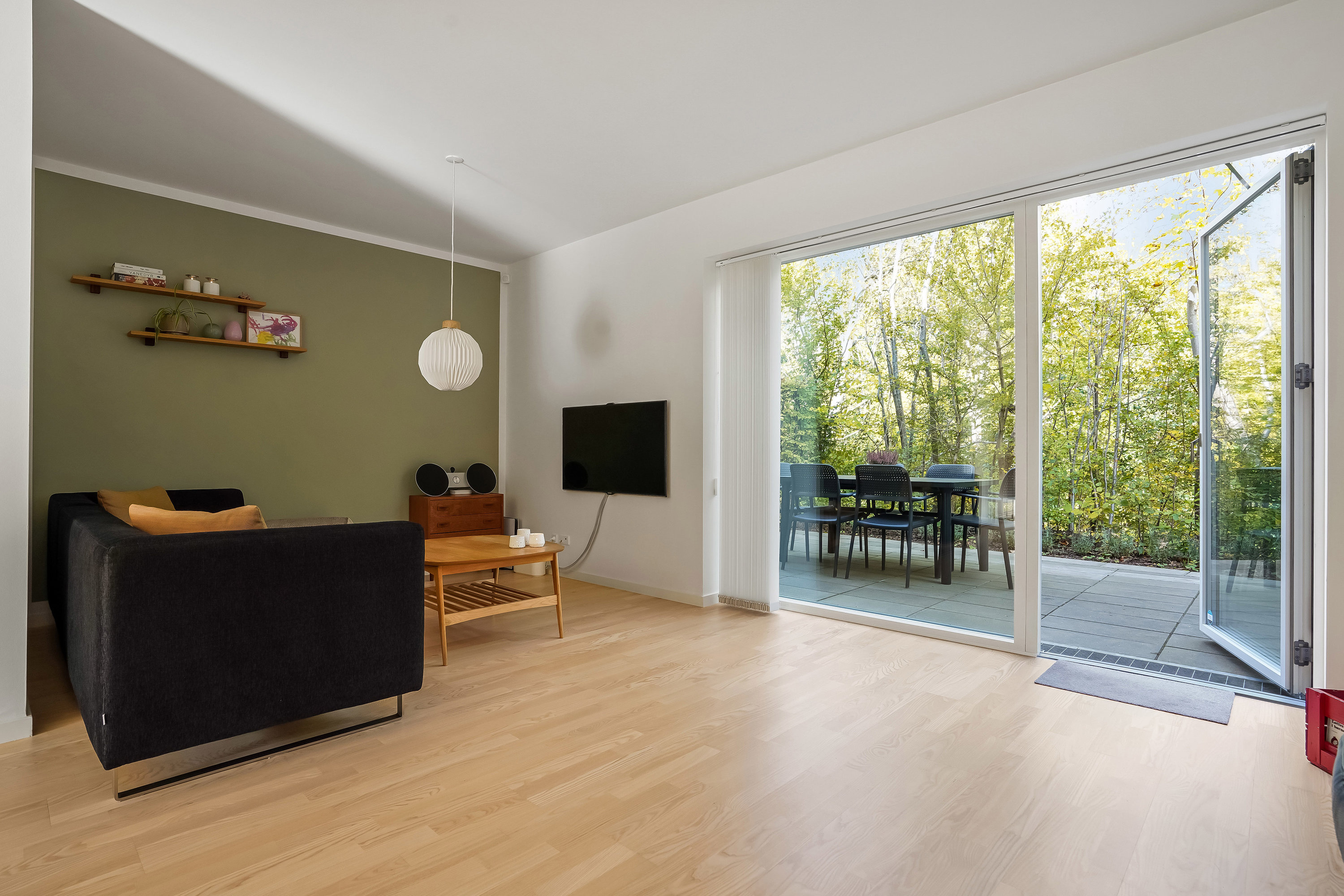 Fremhævet stue billede i fuldskærmstilstand. Billede af Guldrankevej 92, 5200 Odense V