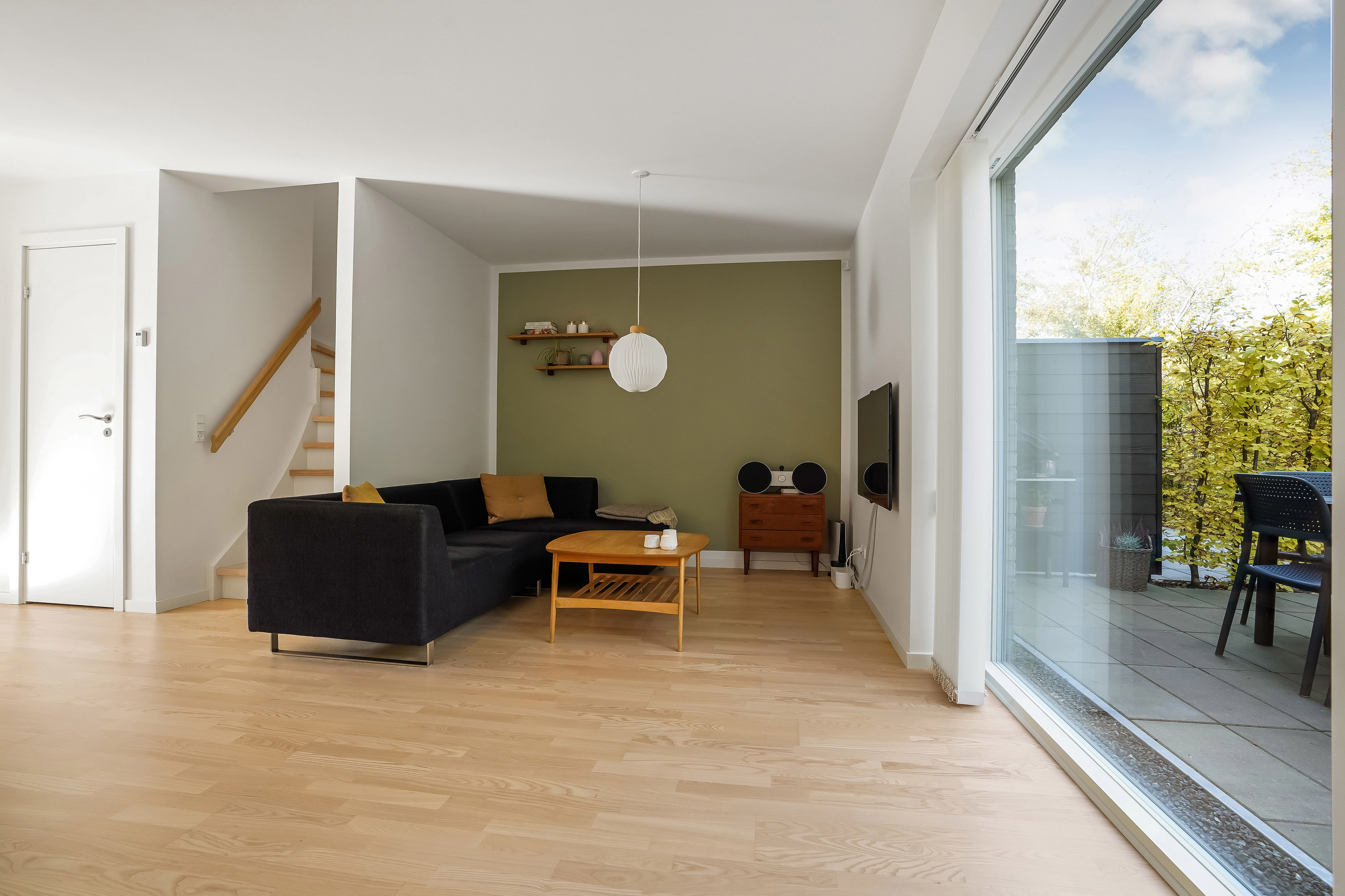 Fremhævet stue billede i fuldskærmstilstand. Billede af Guldrankevej 92, 5200 Odense V