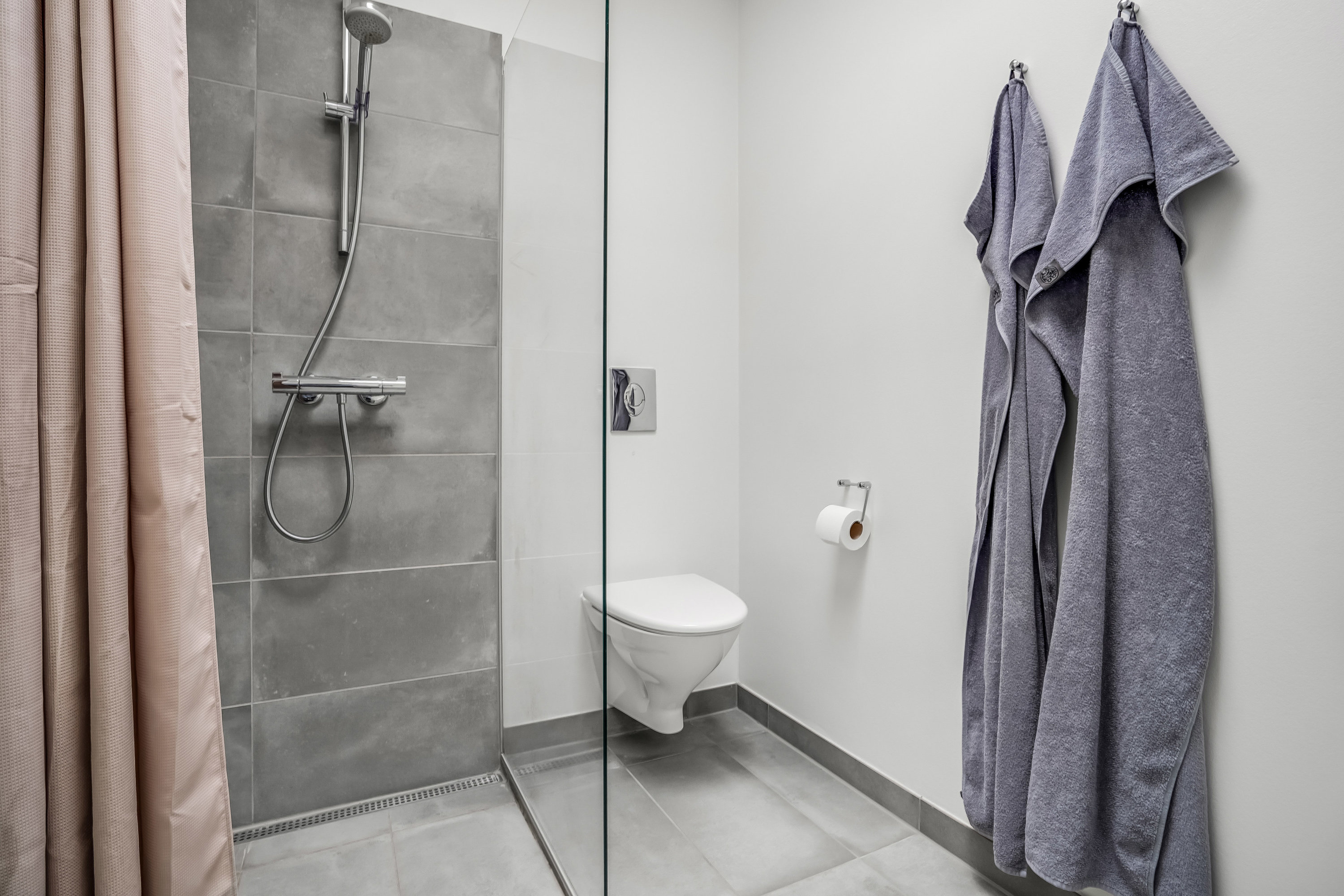 Fremhævet badeværelse billede i fuldskærmstilstand. Billede af Guldrankevej 92, 5200 Odense V