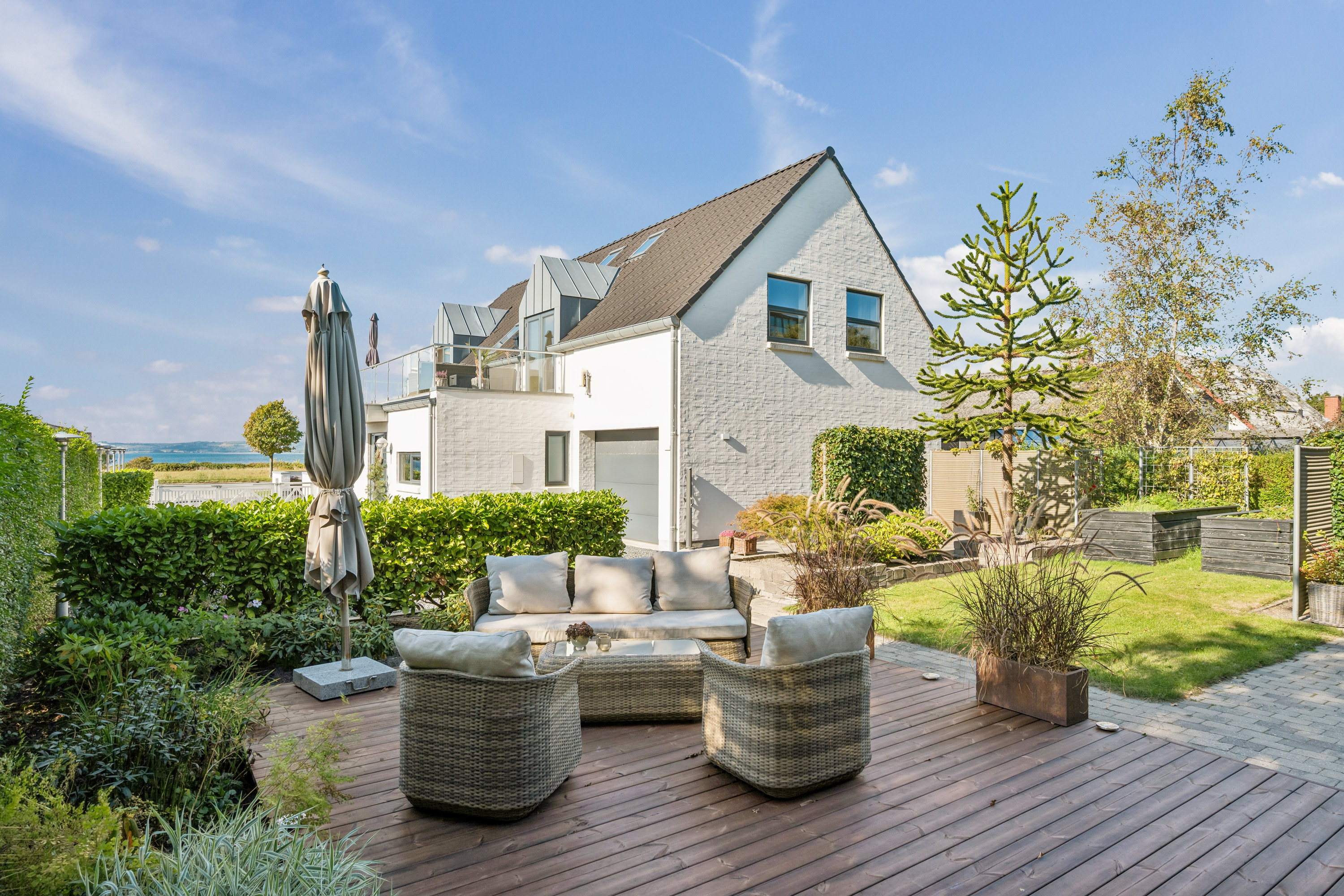 Fremhævet terrasse billede i fuldskærmstilstand. Billede af Ndr. Strandvej 70, 8400 Ebeltoft