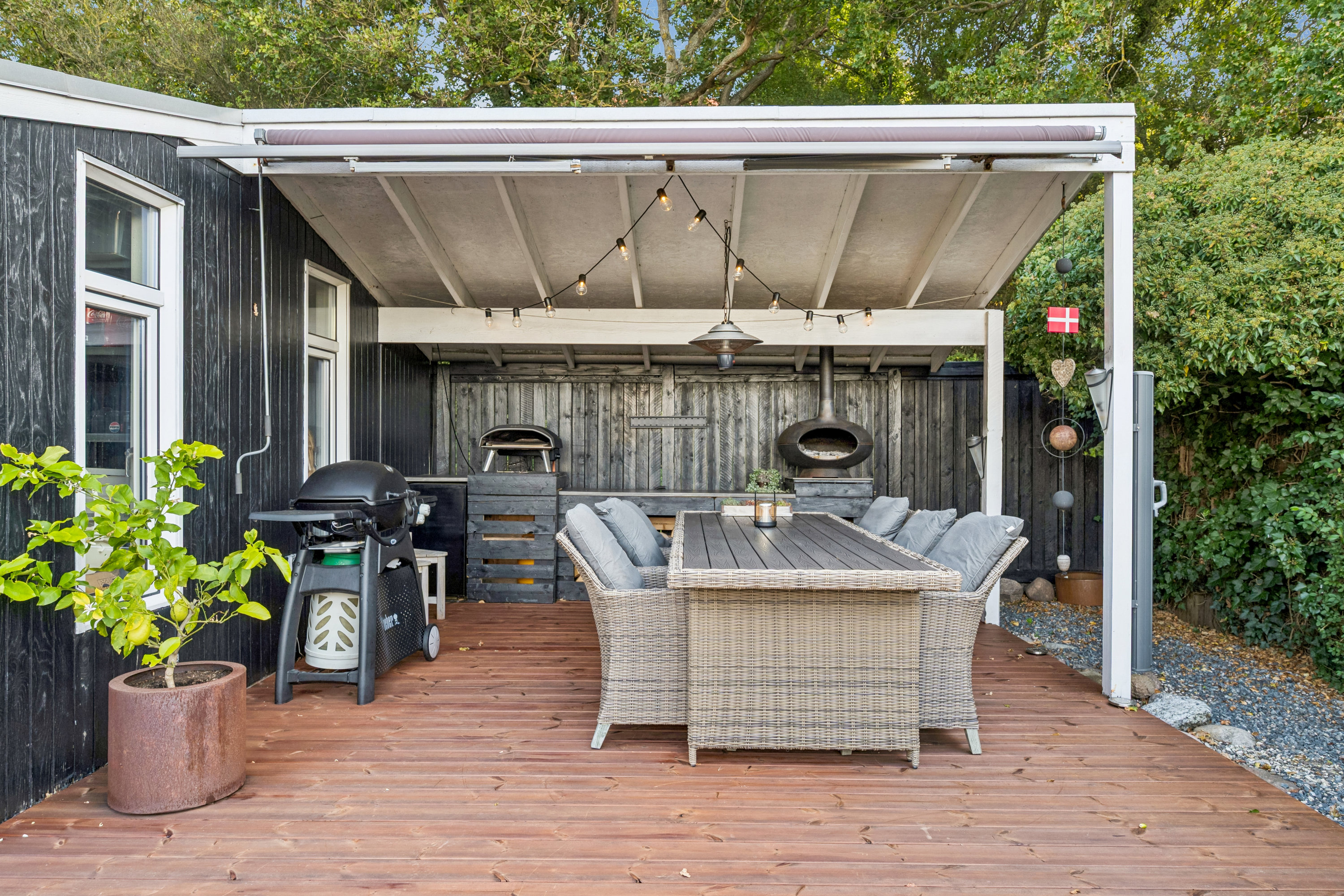 Fremhævet terrasse billede i fuldskærmstilstand. Billede af Ndr. Strandvej 70, 8400 Ebeltoft