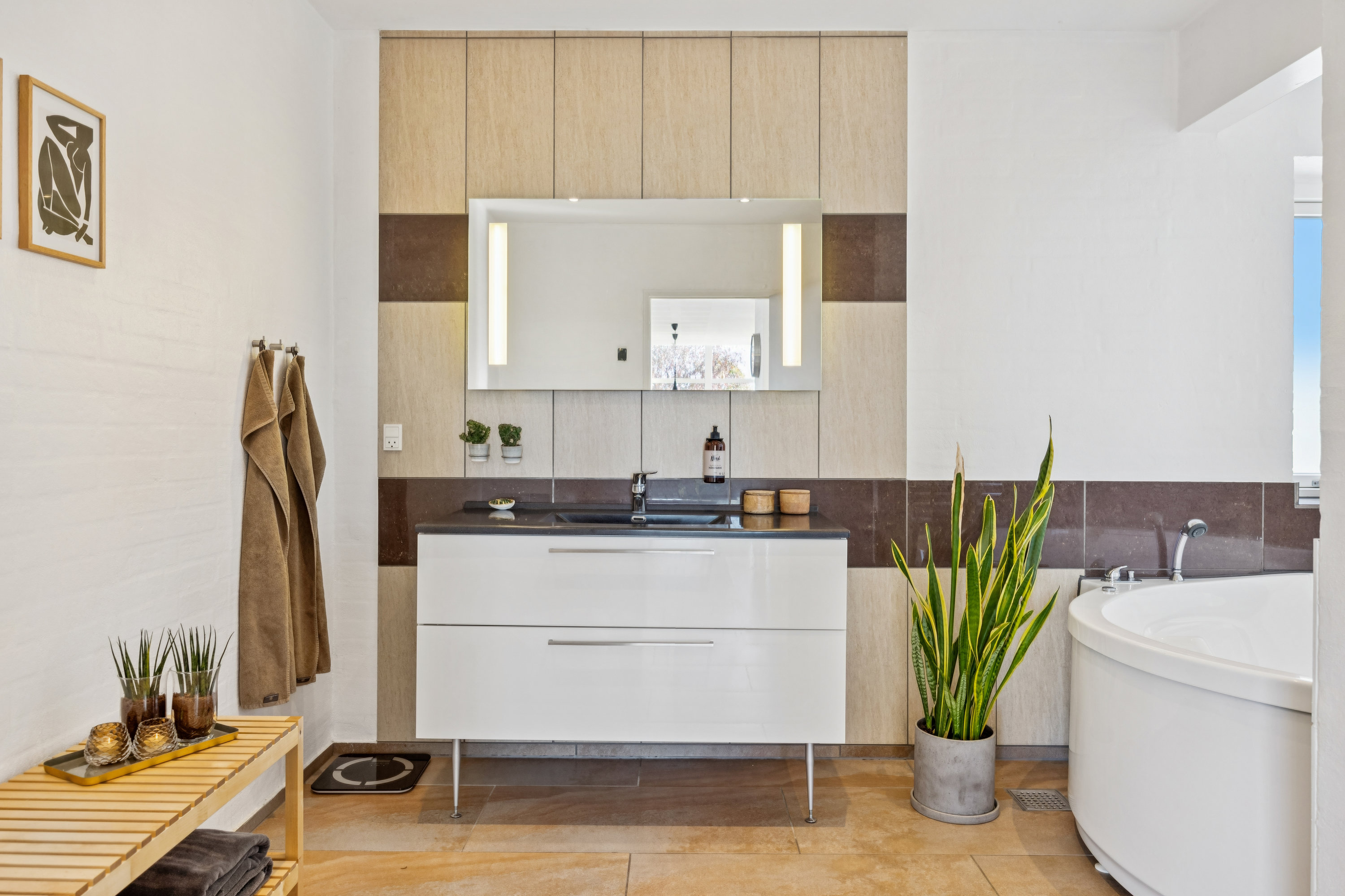 Fremhævet badeværelse billede i fuldskærmstilstand. Billede af Ndr. Strandvej 70, 8400 Ebeltoft