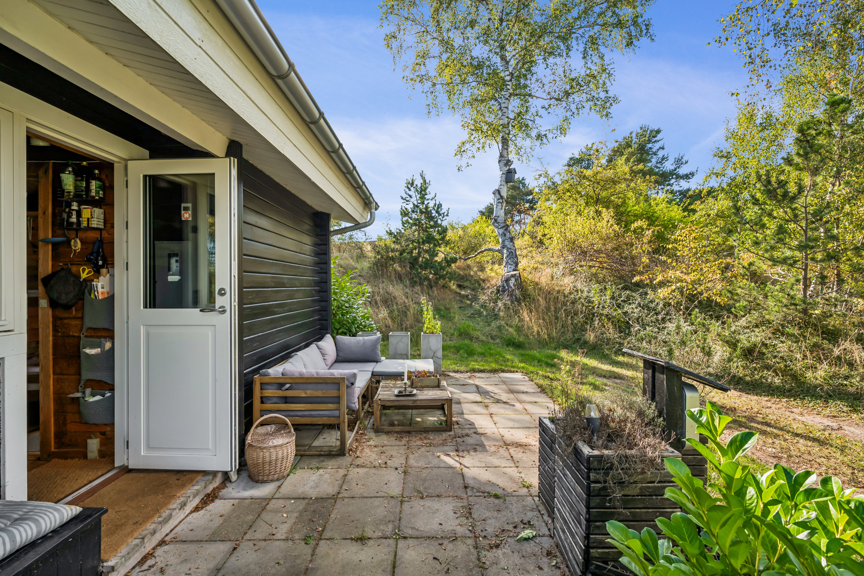 Fremhævet terrasse billede i fuldskærmstilstand. Billede af Tværvangen 12, Boeslum, 8400 Ebeltoft