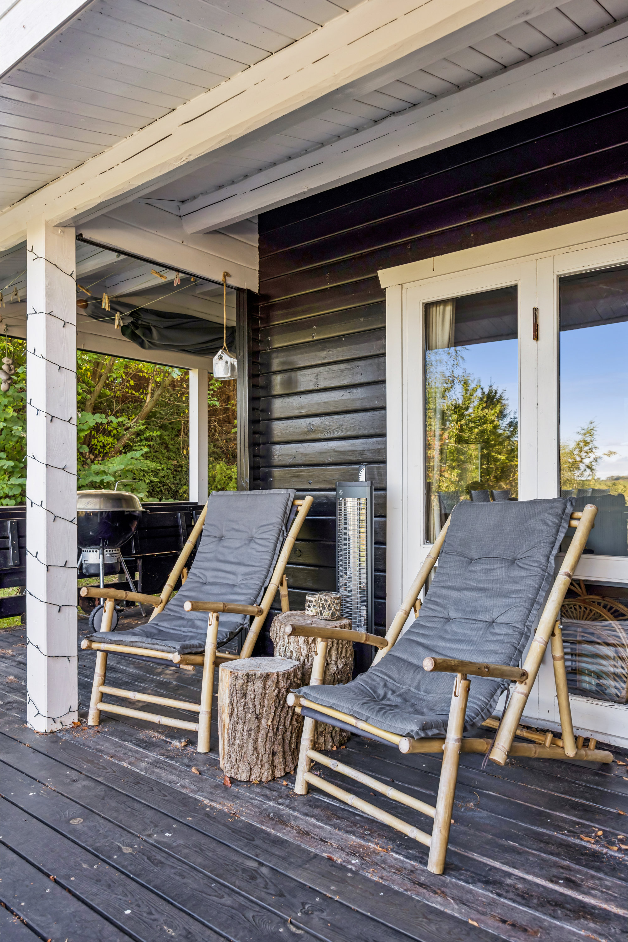 Fremhævet terrasse billede i fuldskærmstilstand. Billede af Tværvangen 12, Boeslum, 8400 Ebeltoft