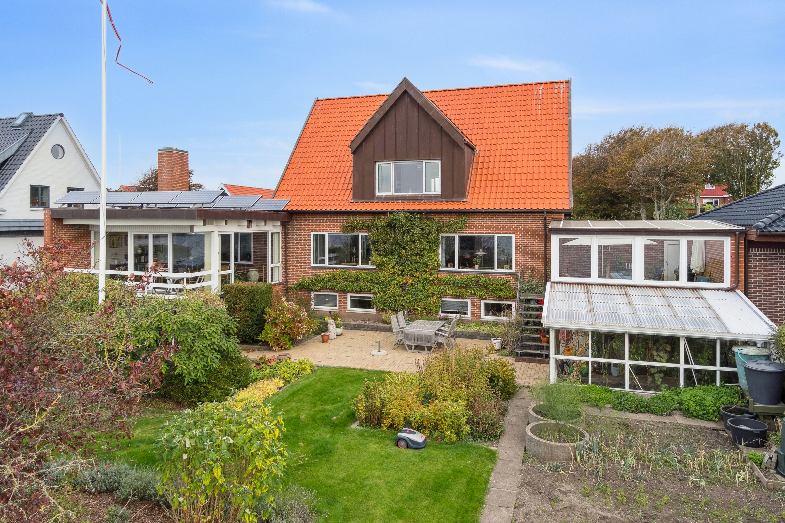 Fremhævet set fra haven billede i fuldskærmstilstand. Billede af Johnsens Alle 34, 7700 Thisted