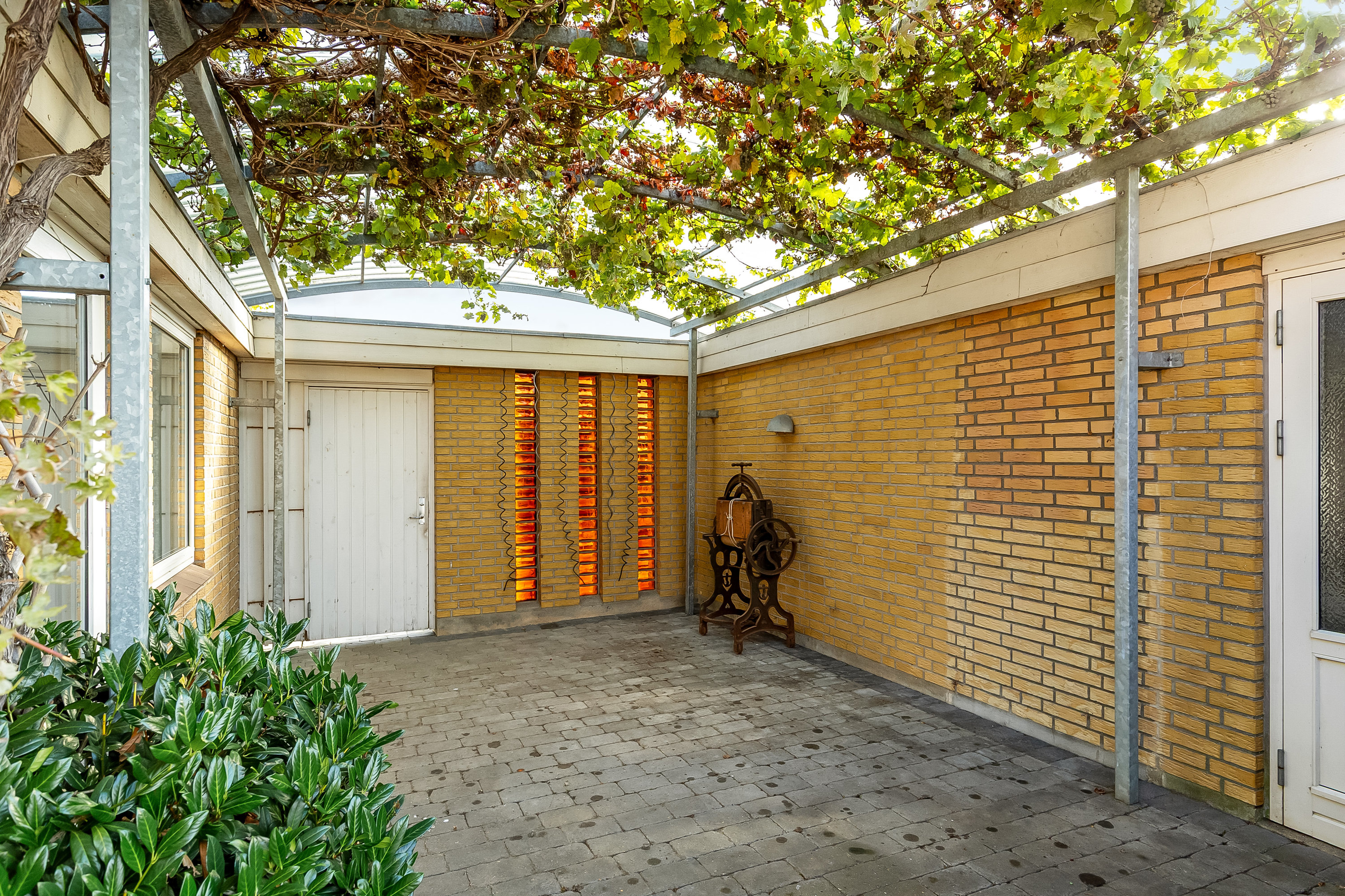 Fremhævet overdækket terrasse billede i fuldskærmstilstand. Billede af Bjert Vestervang 7, 6091 Bjert