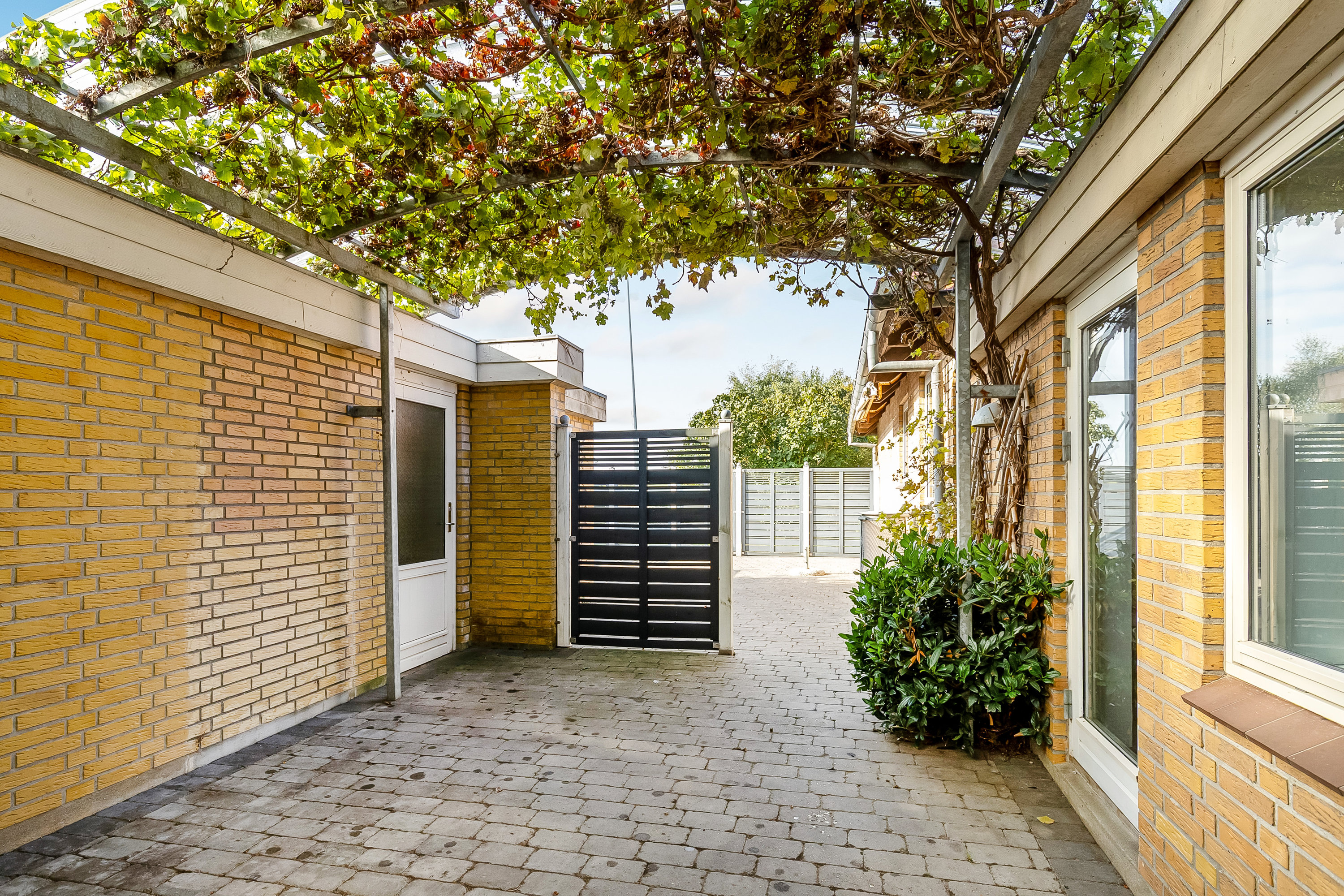 Fremhævet overdækket terrasse billede i fuldskærmstilstand. Billede af Bjert Vestervang 7, 6091 Bjert