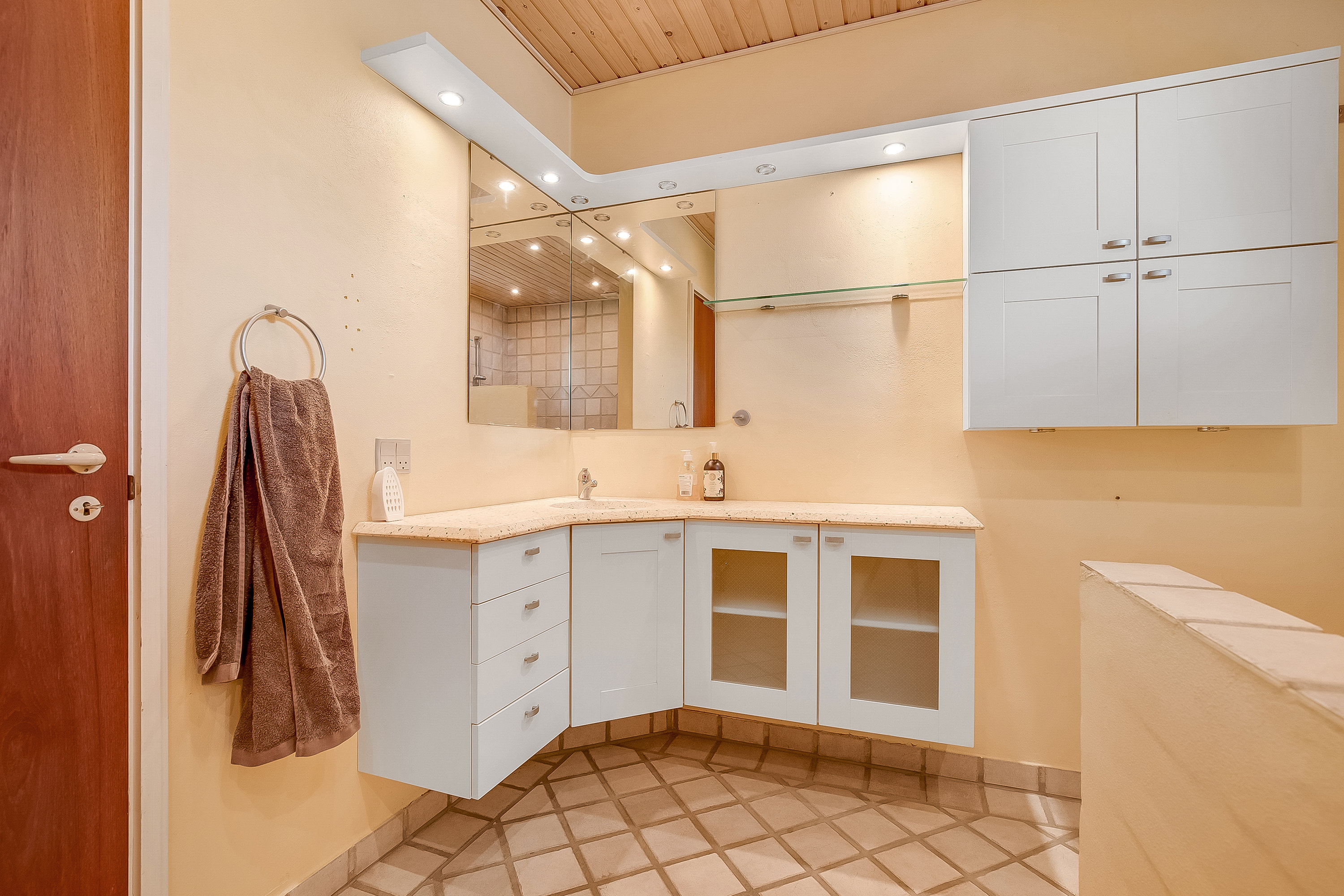 Miniaturebillede 2: badeværelse. Billede af Bjert Vestervang 7, 6091 Bjert