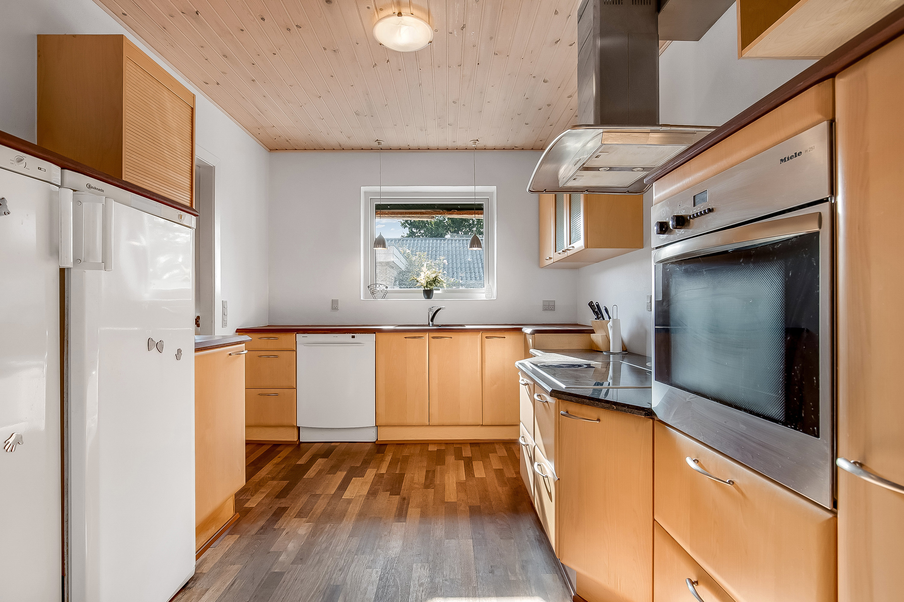 Fremhævet køkken billede i fuldskærmstilstand. Billede af Bjert Vestervang 7, 6091 Bjert