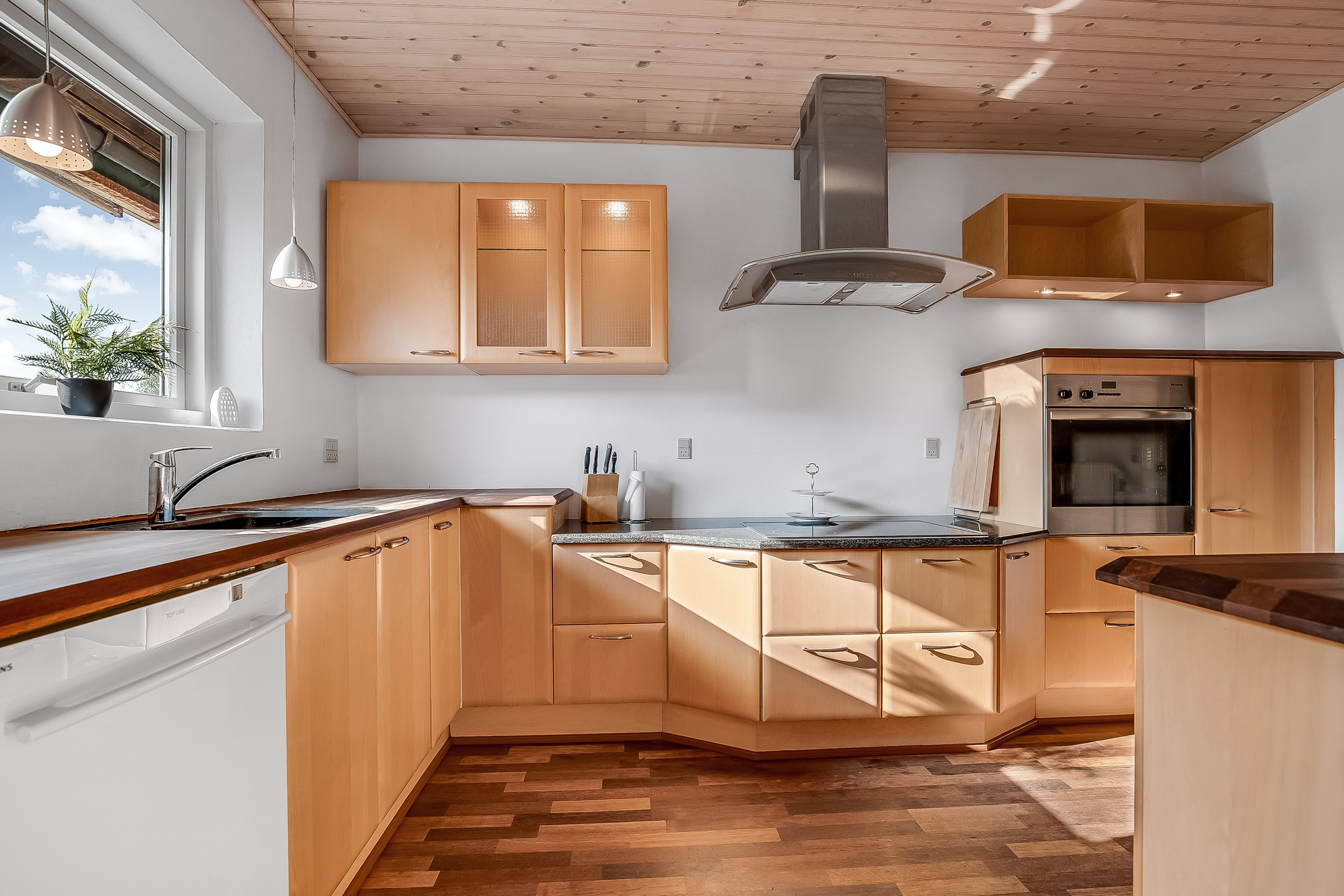 Fremhævet køkken billede i fuldskærmstilstand. Billede af Bjert Vestervang 7, 6091 Bjert