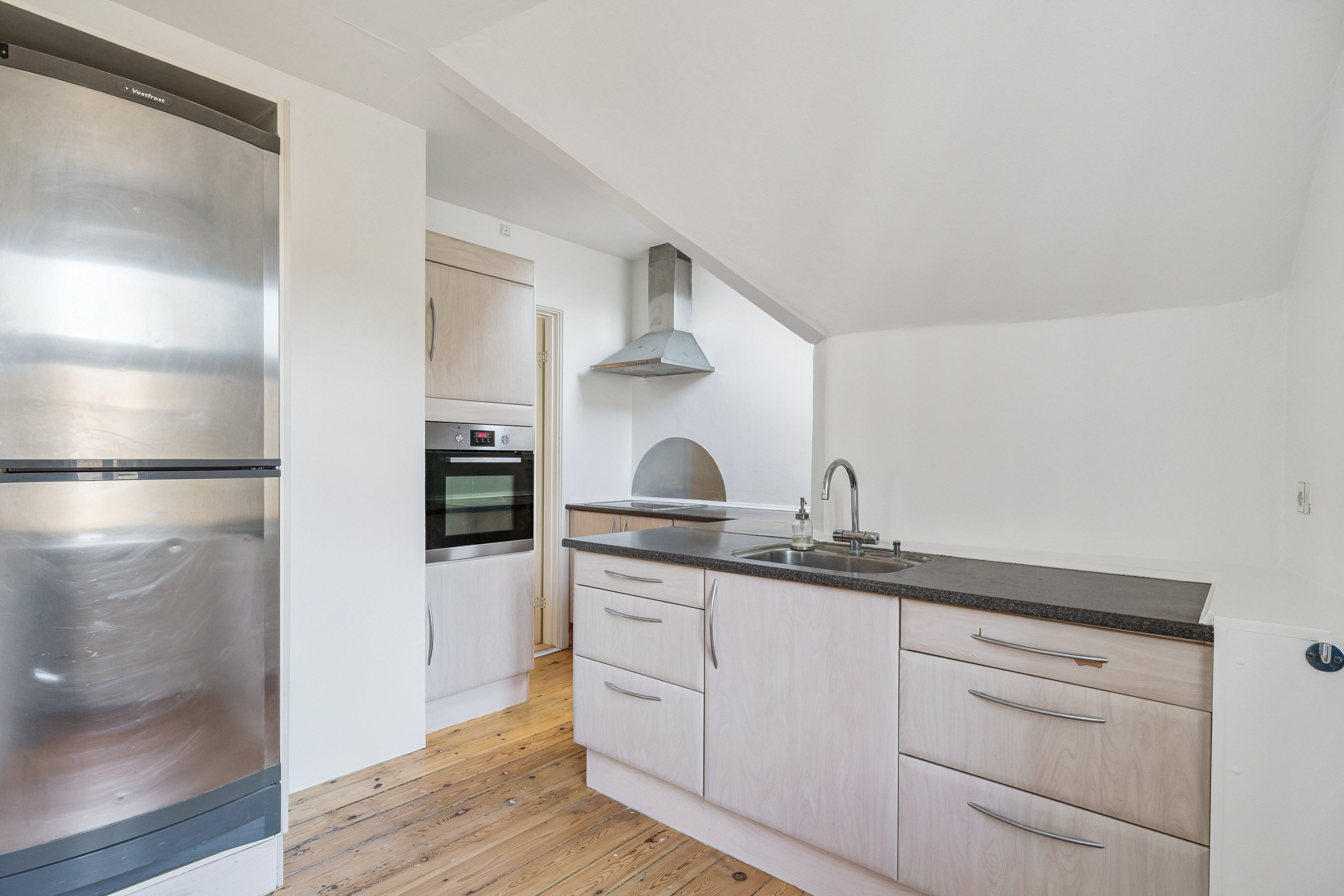 Fremhævet køkken billede i fuldskærmstilstand. Billede af Øster Farimagsgade 25, 2., 2100 København Ø