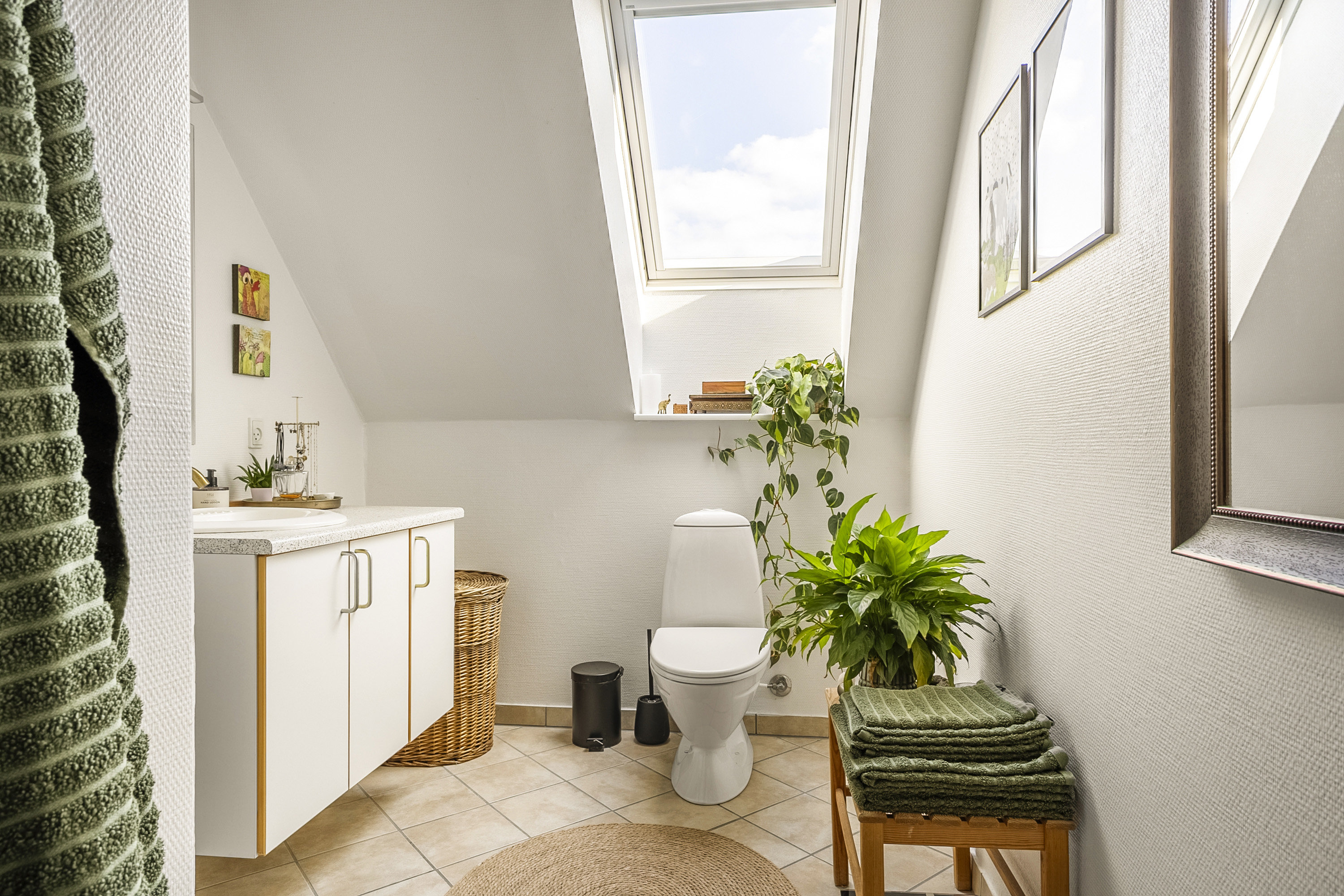 Fremhævet toilet billede i fuldskærmstilstand. Billede af Aastrupvej 36K, 1. th., 6100 Haderslev