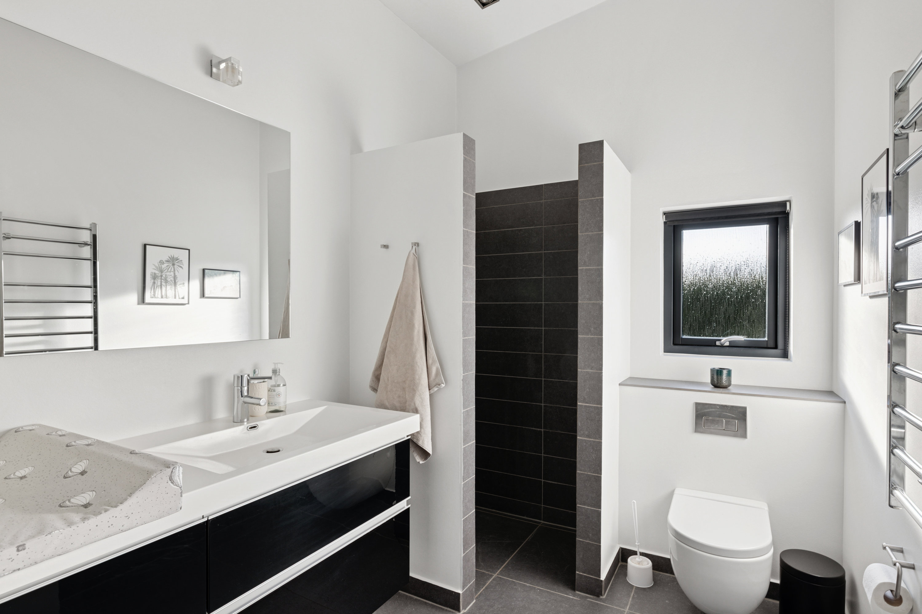 Fremhævet badeværelse billede i fuldskærmstilstand. Billede af Nørreballe 58, 8832 Skals