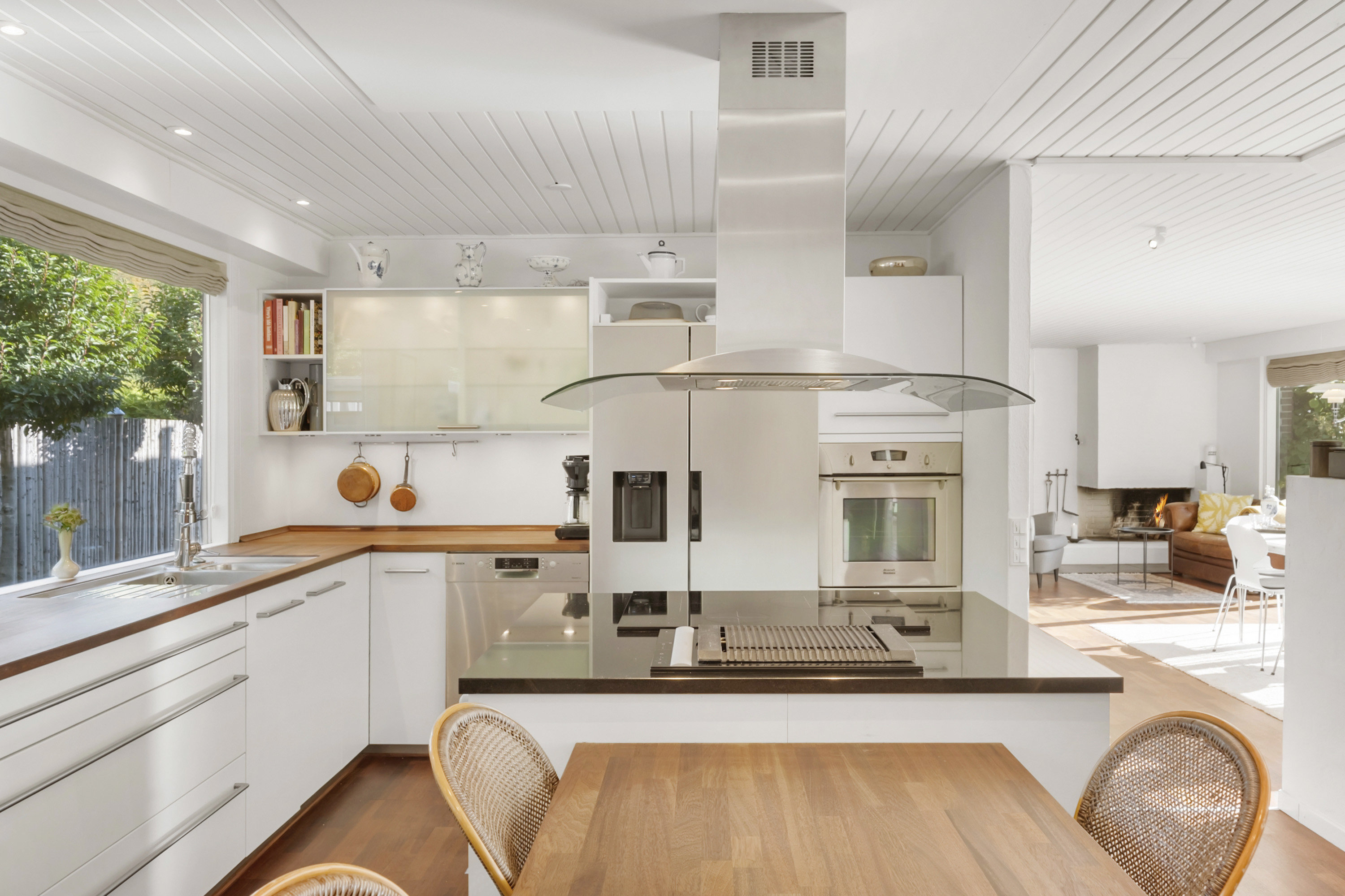 Fremhævet køkken billede i fuldskærmstilstand. Billede af Enrumvej 49, 2950 Vedbæk