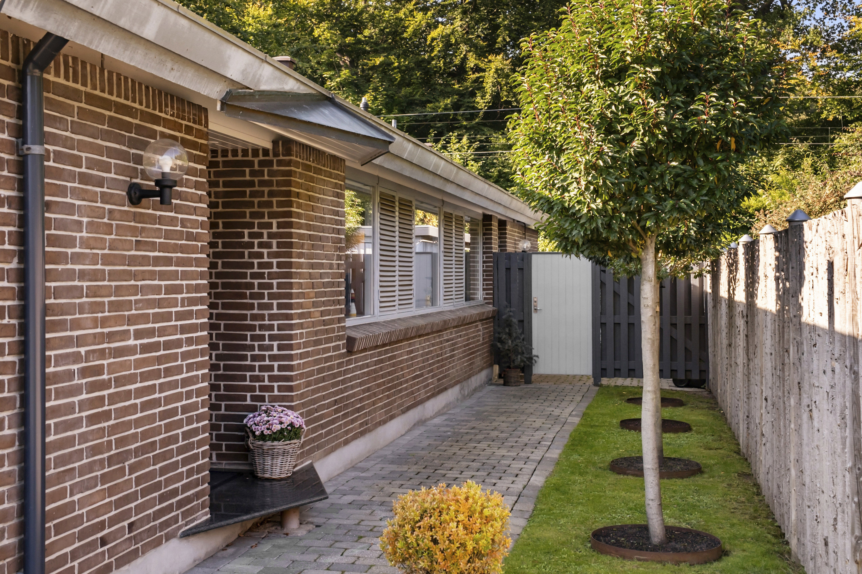 Miniaturebillede 1: ejendommen. Billede af Enrumvej 49, 2950 Vedbæk