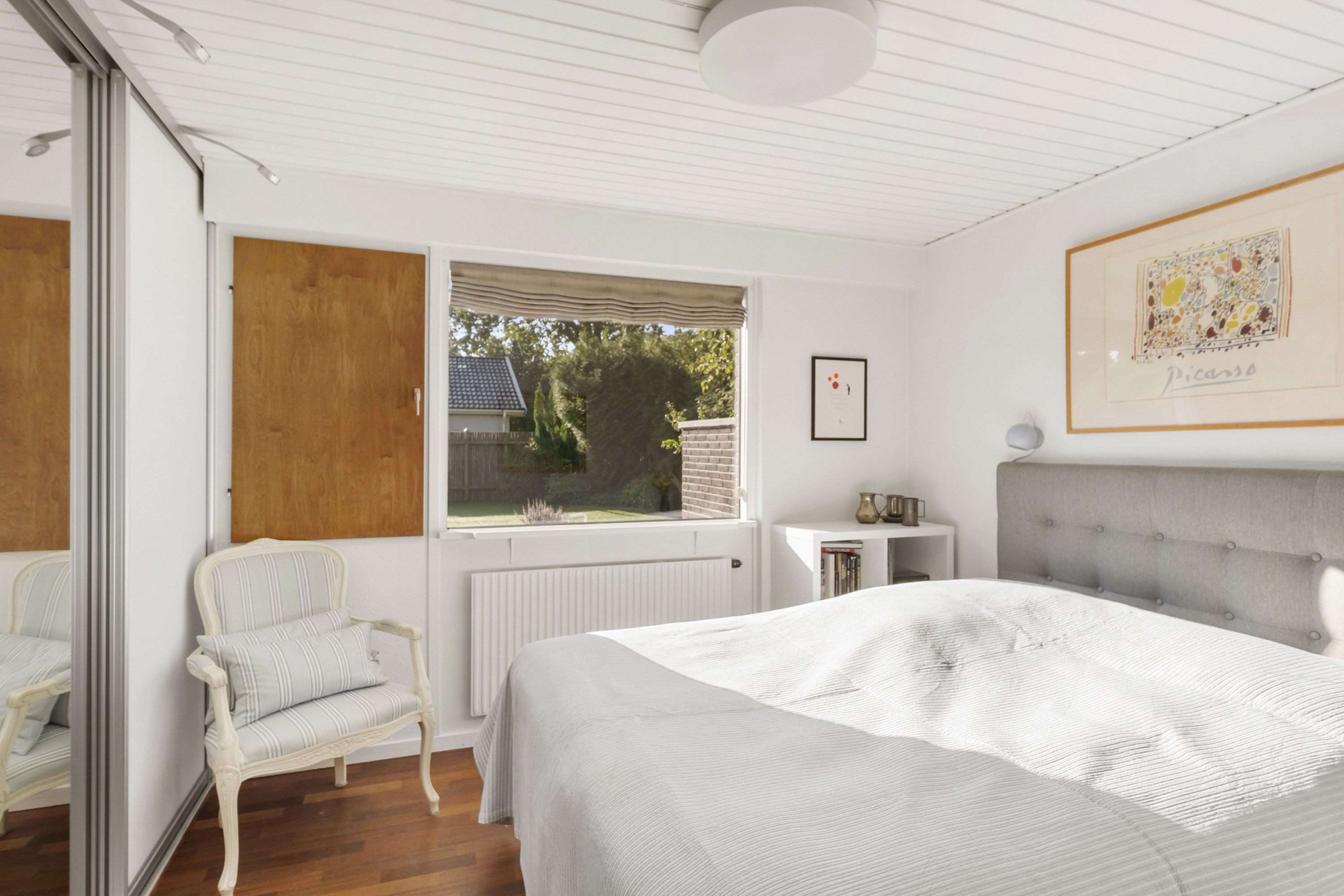 Fremhævet soveværelse billede i fuldskærmstilstand. Billede af Enrumvej 49, 2950 Vedbæk